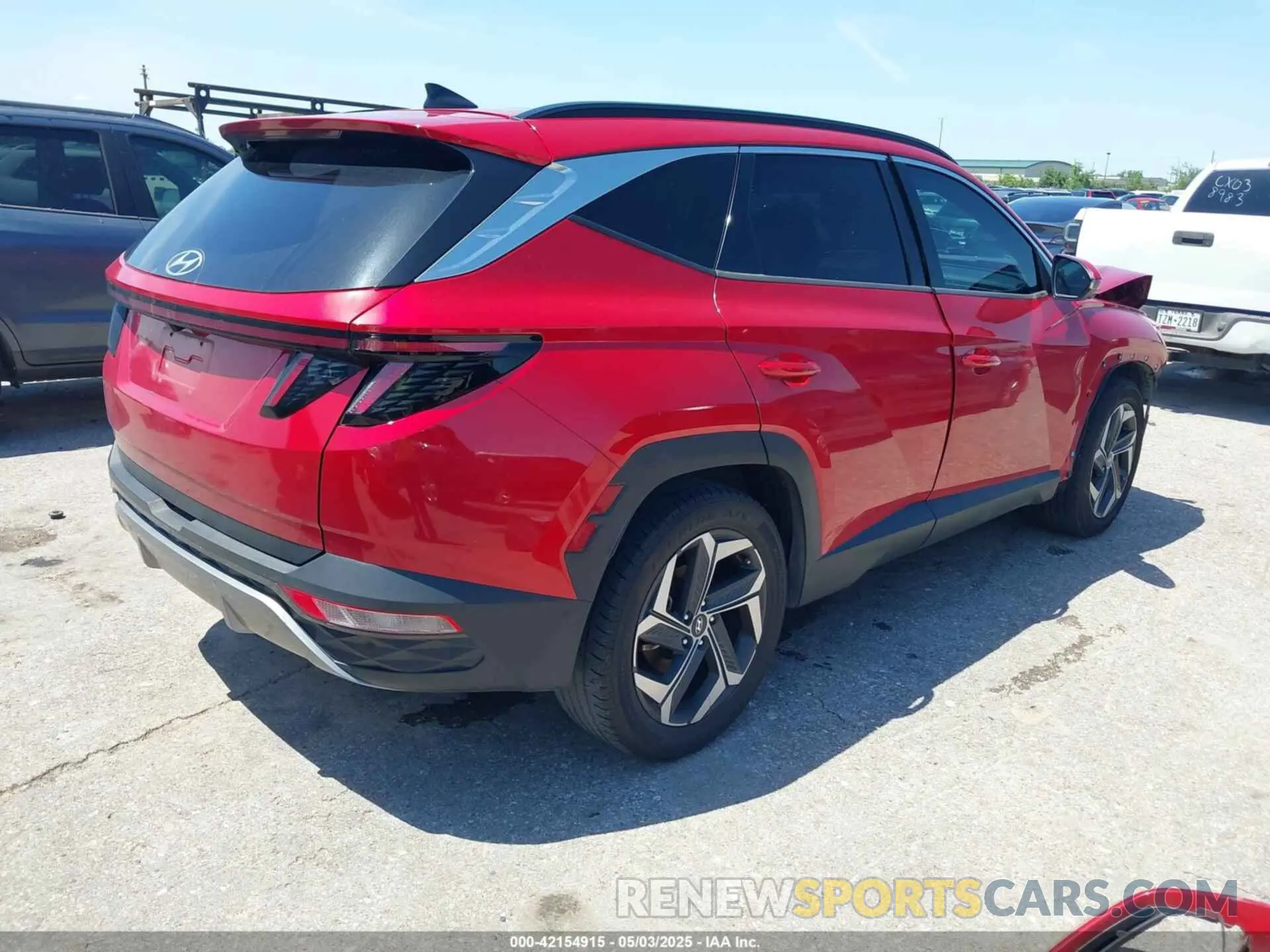 4 Photograph of a damaged car 5NMJE3AE2NH035339 HYUNDAI TUCSON 2022