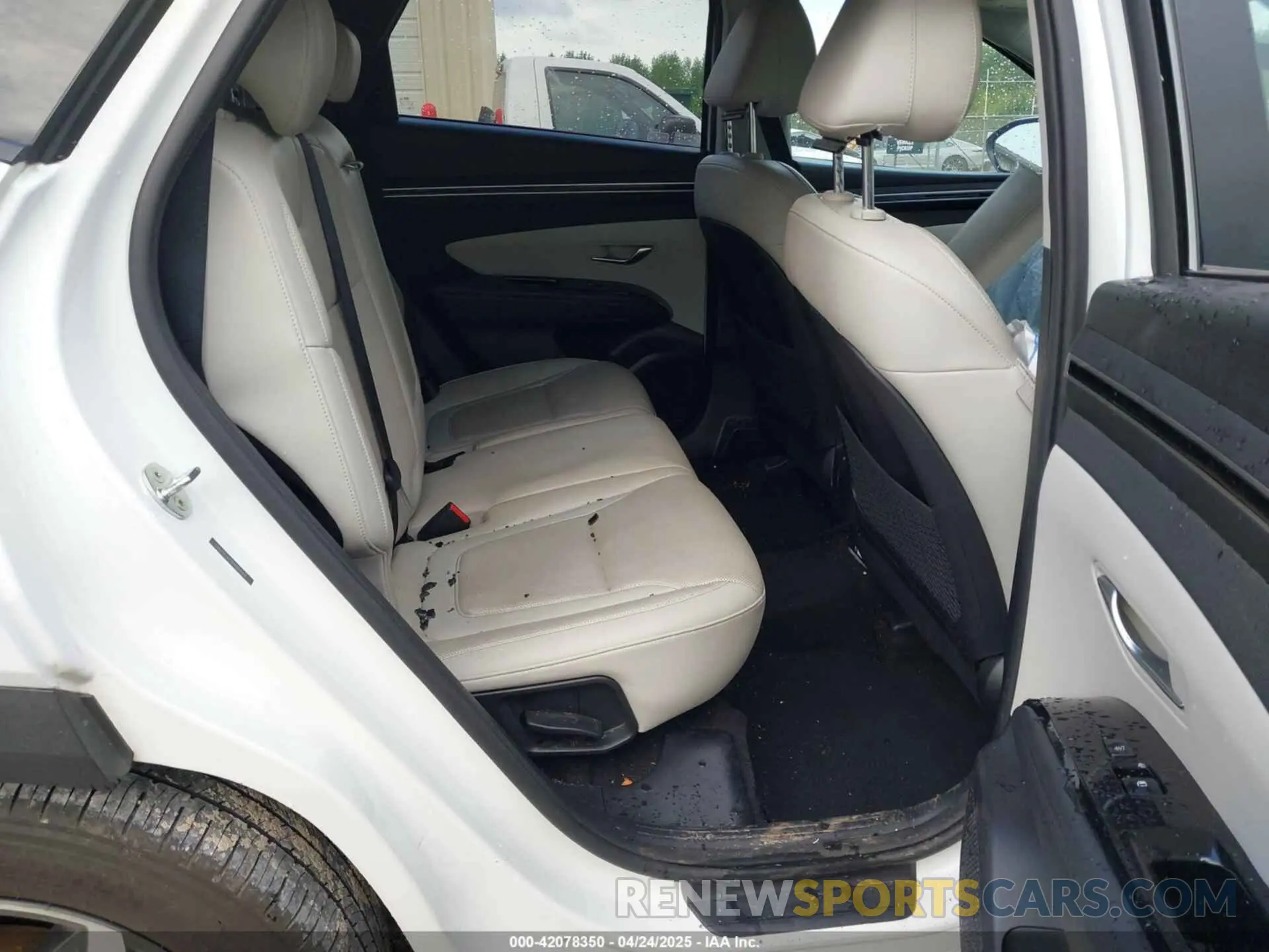 8 Photograph of a damaged car 5NMJE3AE3NH009168 HYUNDAI TUCSON 2022