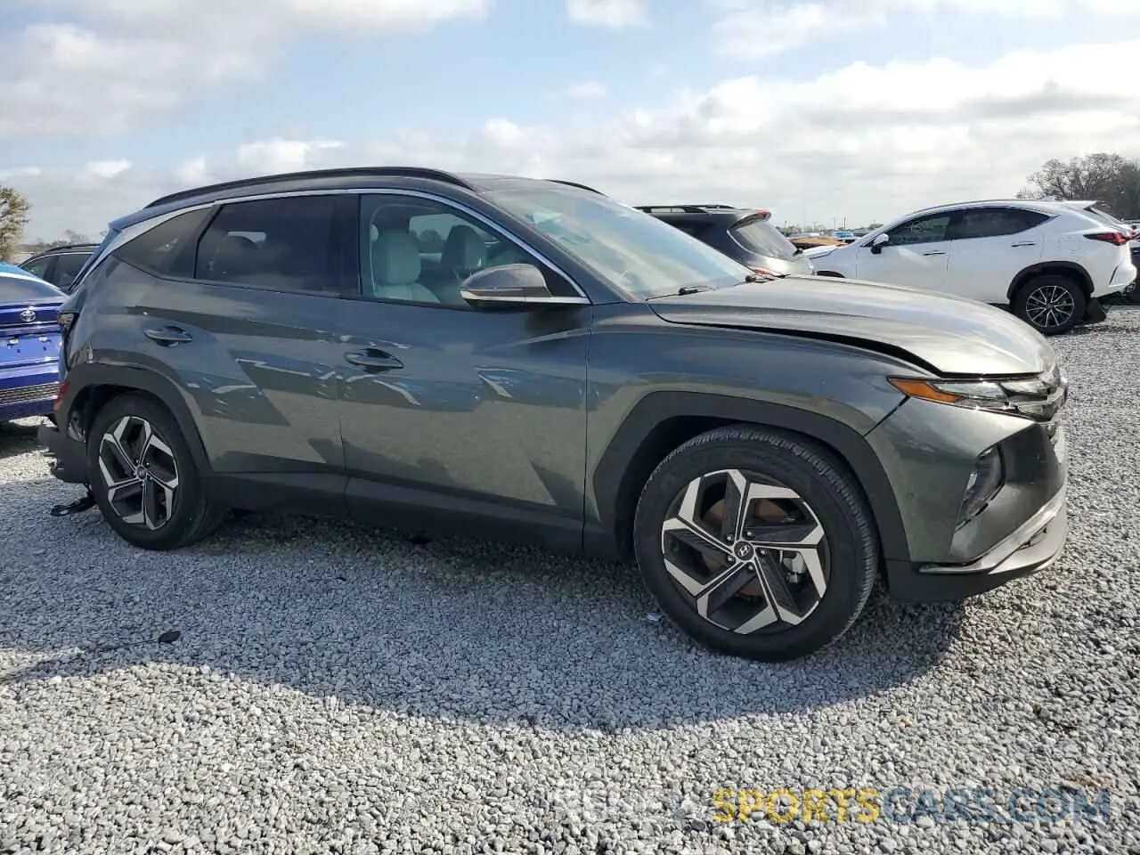 4 Photograph of a damaged car 5NMJE3AE3NH111084 HYUNDAI TUCSON 2022