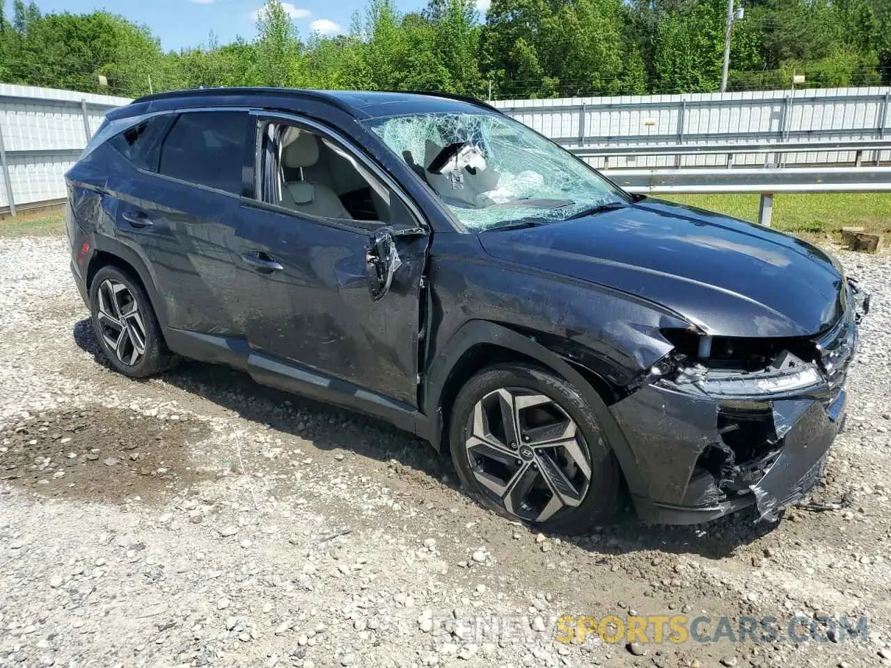 4 Photograph of a damaged car 5NMJE3AE4NH107416 HYUNDAI TUCSON 2022