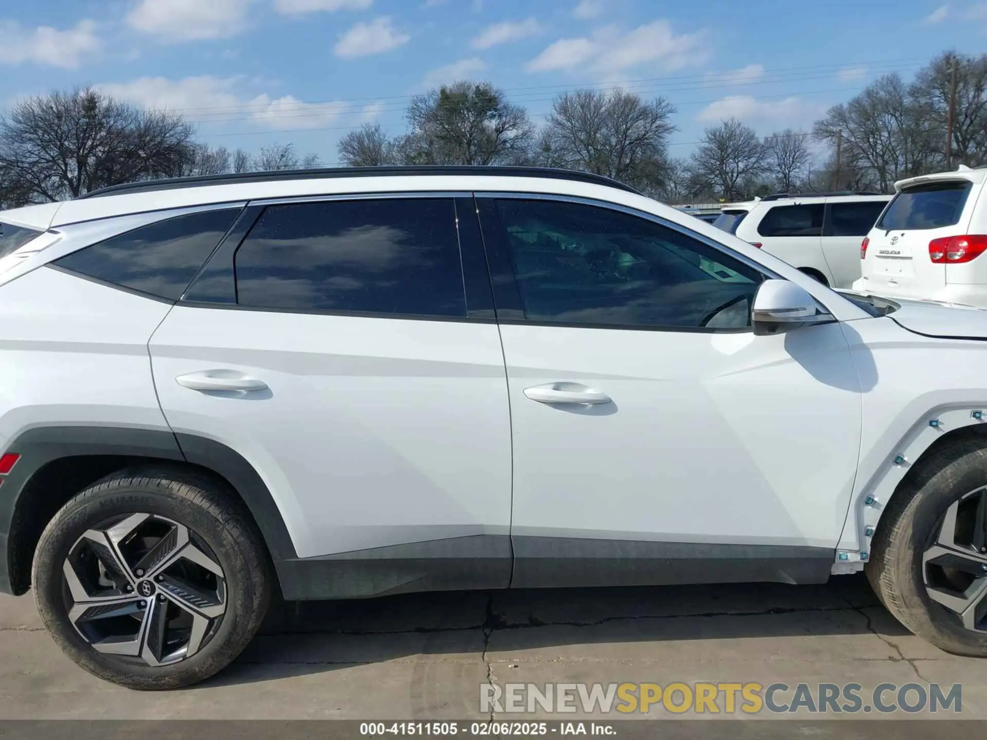 14 Photograph of a damaged car 5NMJE3AE5NH140327 HYUNDAI TUCSON 2022