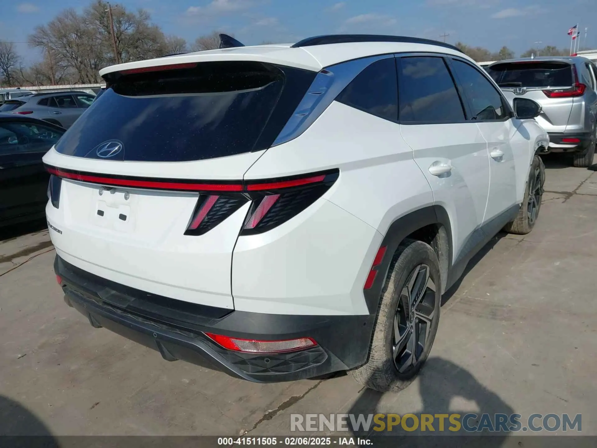 4 Photograph of a damaged car 5NMJE3AE5NH140327 HYUNDAI TUCSON 2022