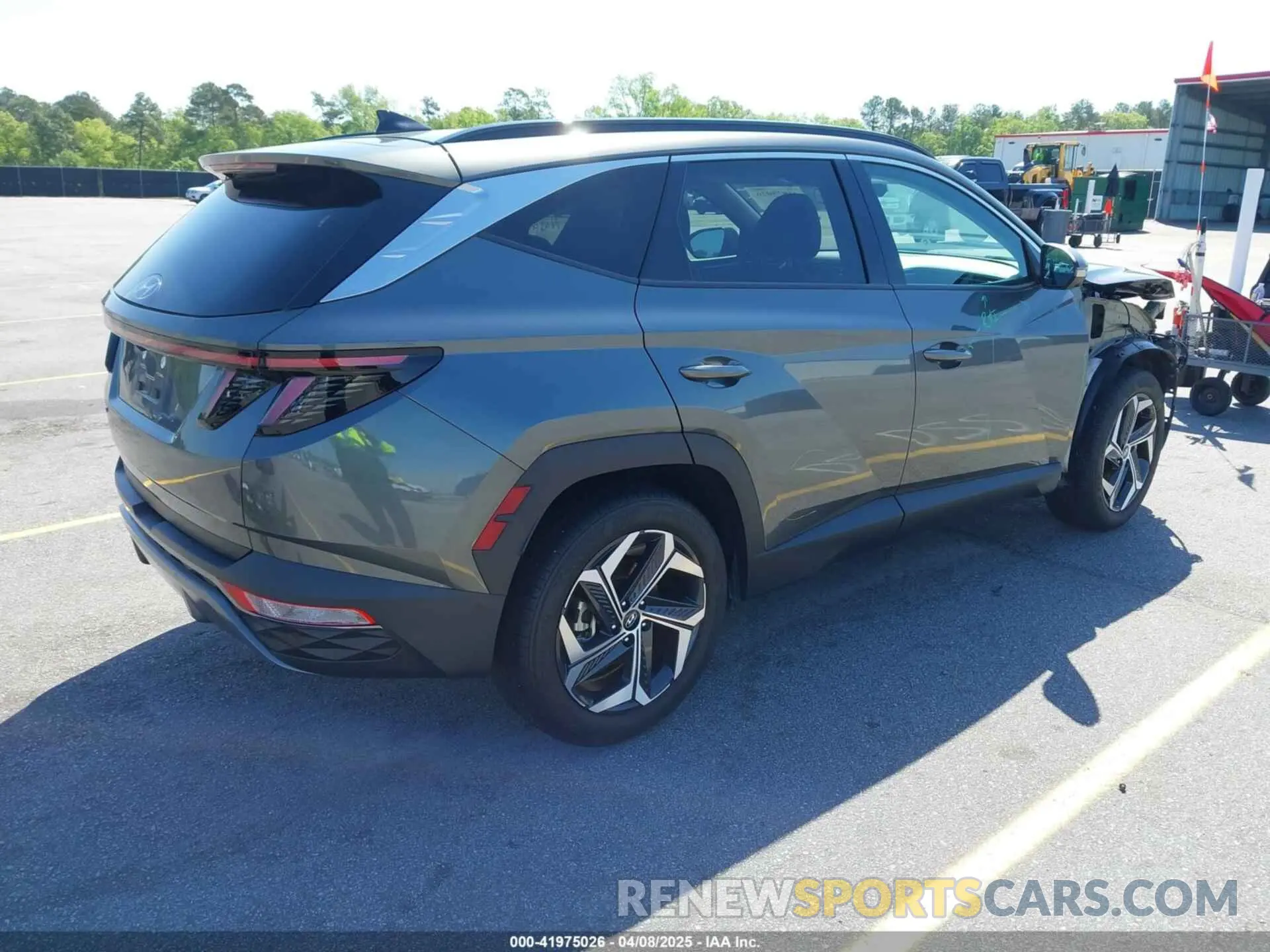 4 Photograph of a damaged car 5NMJE3AE5NH140442 HYUNDAI TUCSON 2022