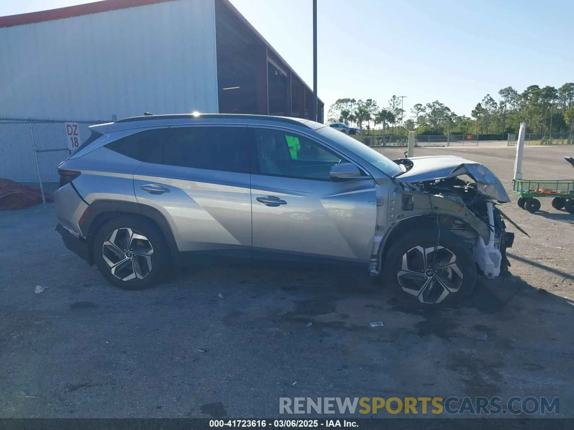 13 Photograph of a damaged car 5NMJE3AE5NH158388 HYUNDAI TUCSON 2022