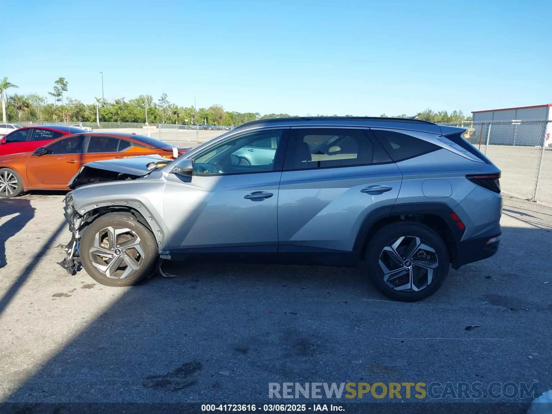 14 Photograph of a damaged car 5NMJE3AE5NH158388 HYUNDAI TUCSON 2022