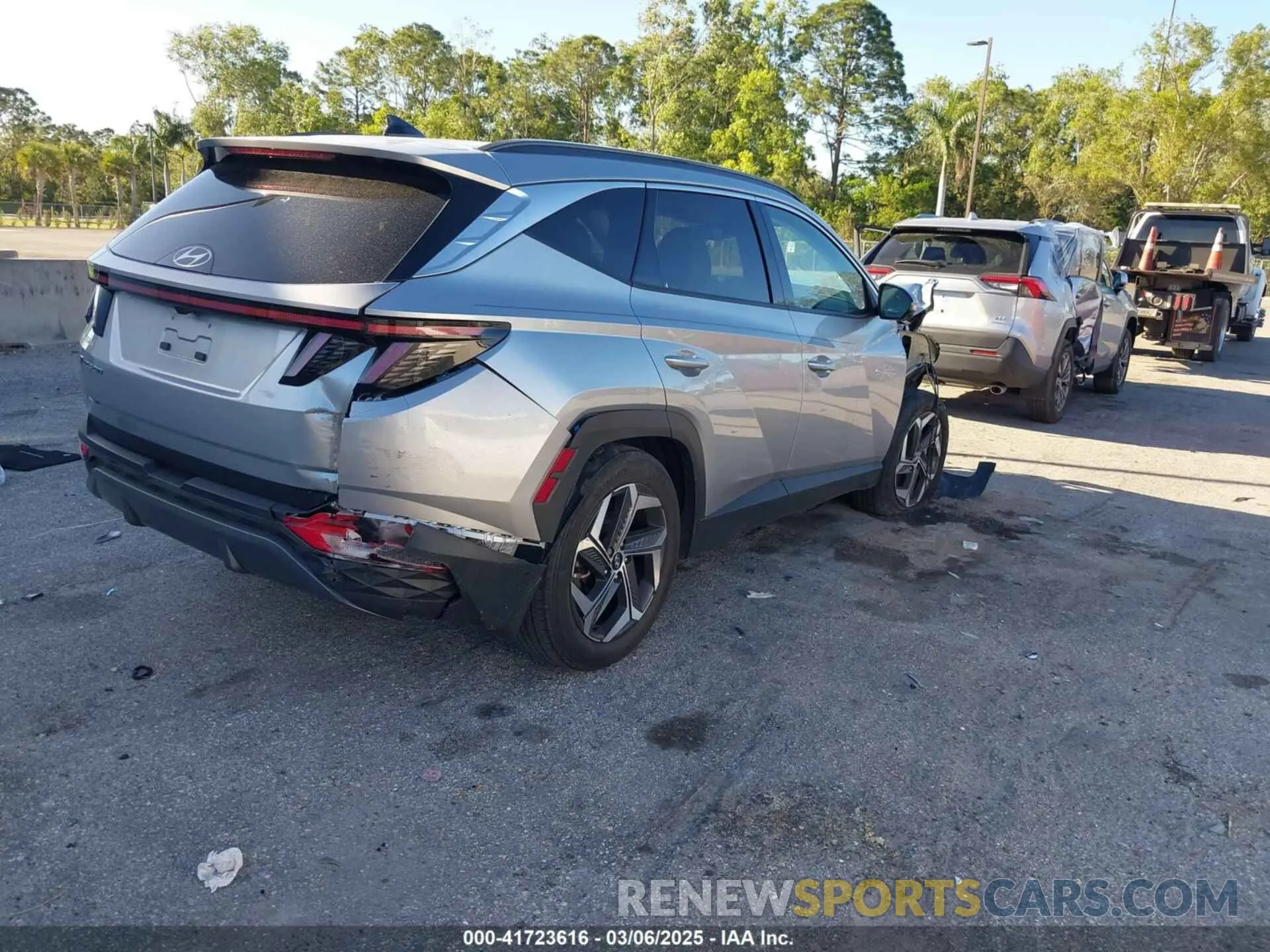 4 Photograph of a damaged car 5NMJE3AE5NH158388 HYUNDAI TUCSON 2022