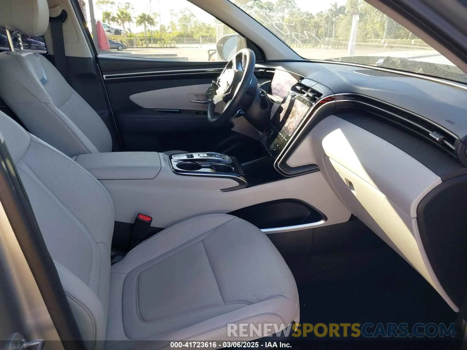5 Photograph of a damaged car 5NMJE3AE5NH158388 HYUNDAI TUCSON 2022