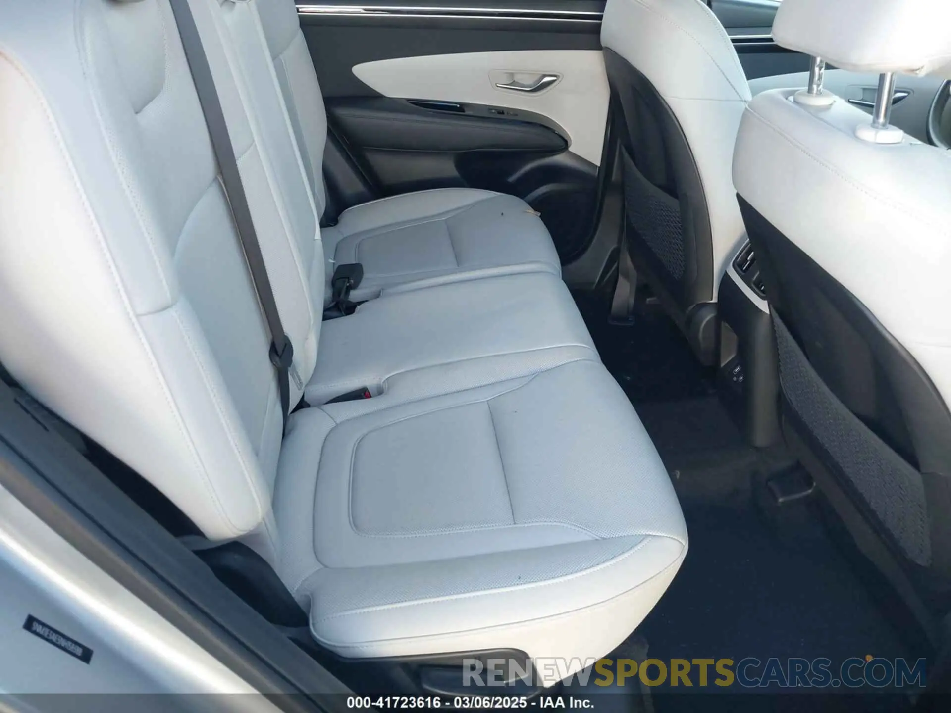 8 Photograph of a damaged car 5NMJE3AE5NH158388 HYUNDAI TUCSON 2022