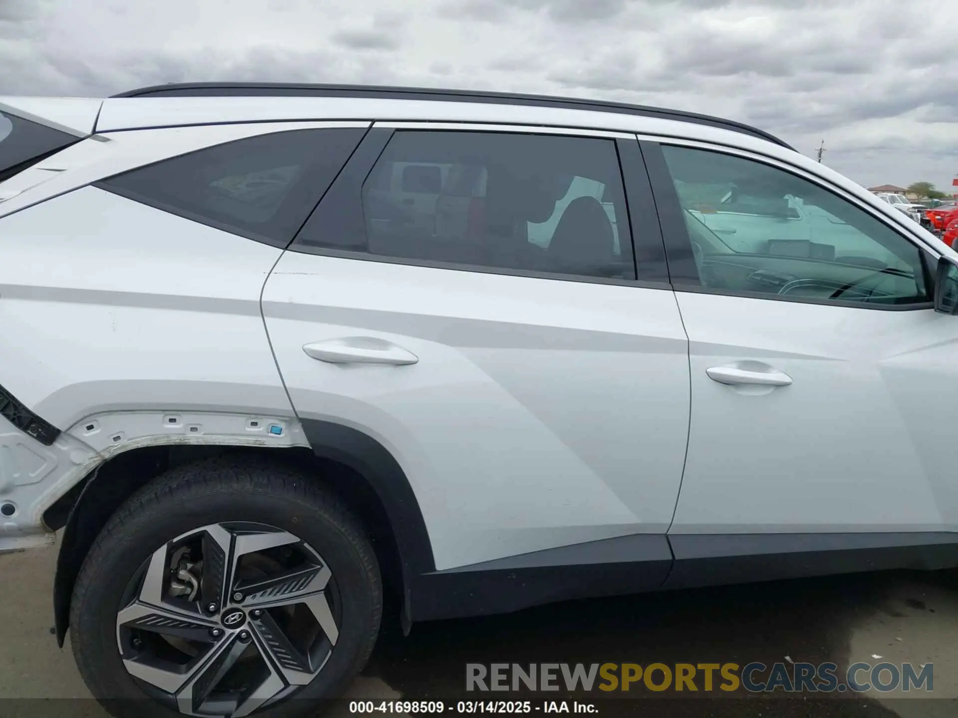 14 Photograph of a damaged car 5NMJE3AE6NH013862 HYUNDAI TUCSON 2022
