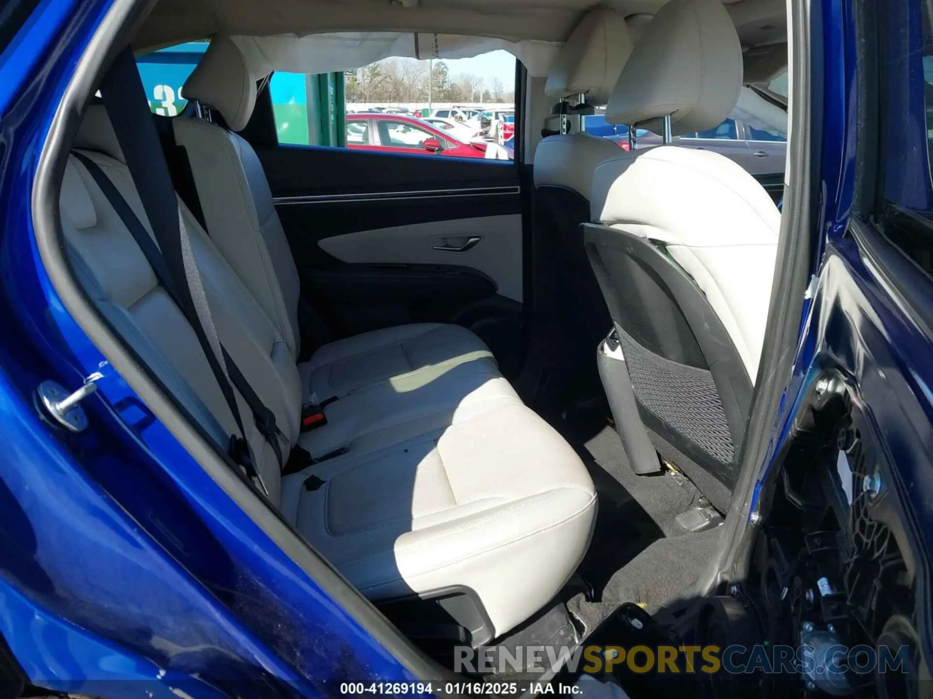 8 Photograph of a damaged car 5NMJE3AE7NH014955 HYUNDAI TUCSON 2022