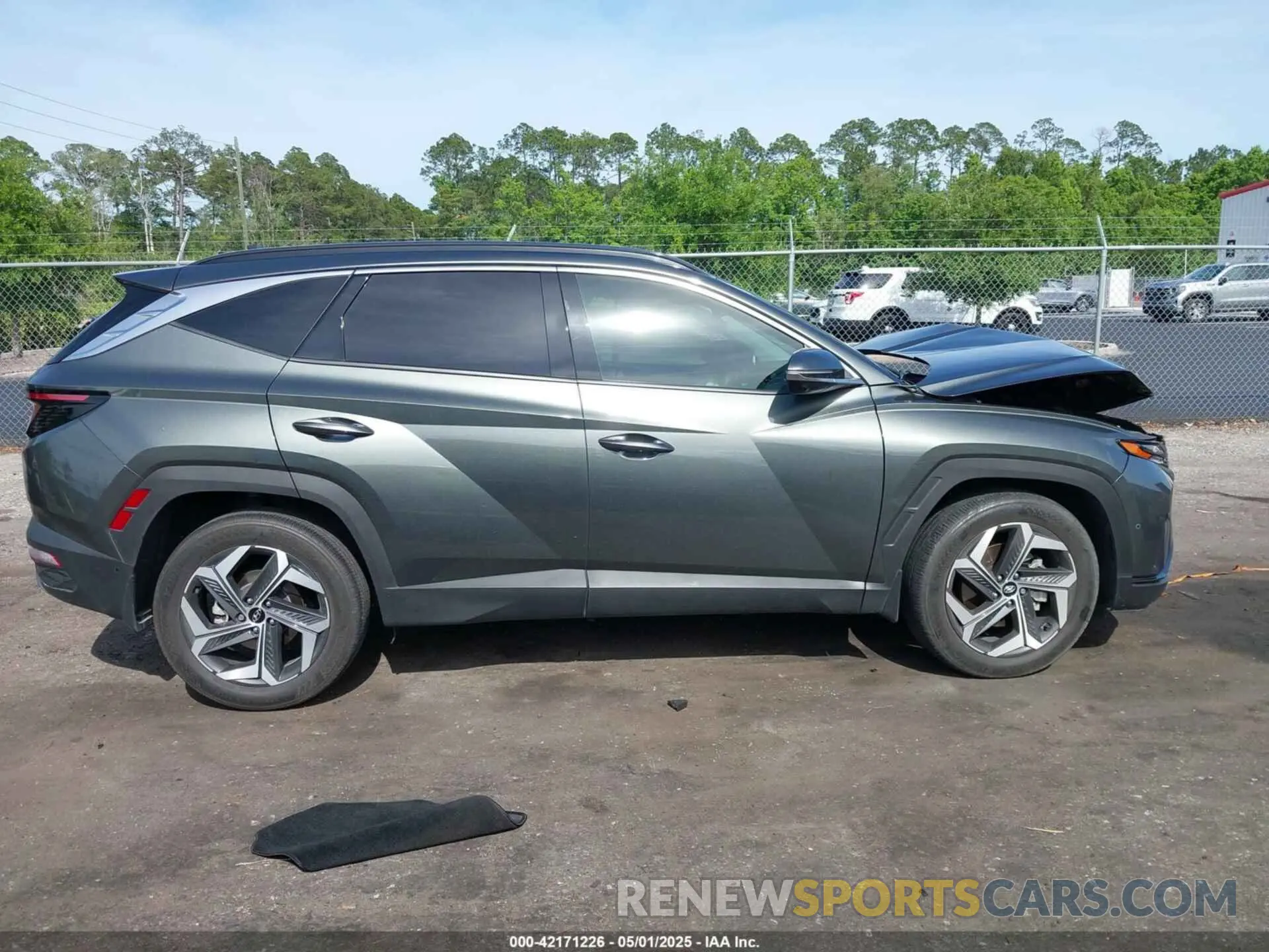 13 Photograph of a damaged car 5NMJE3AE9NH160242 HYUNDAI TUCSON 2022