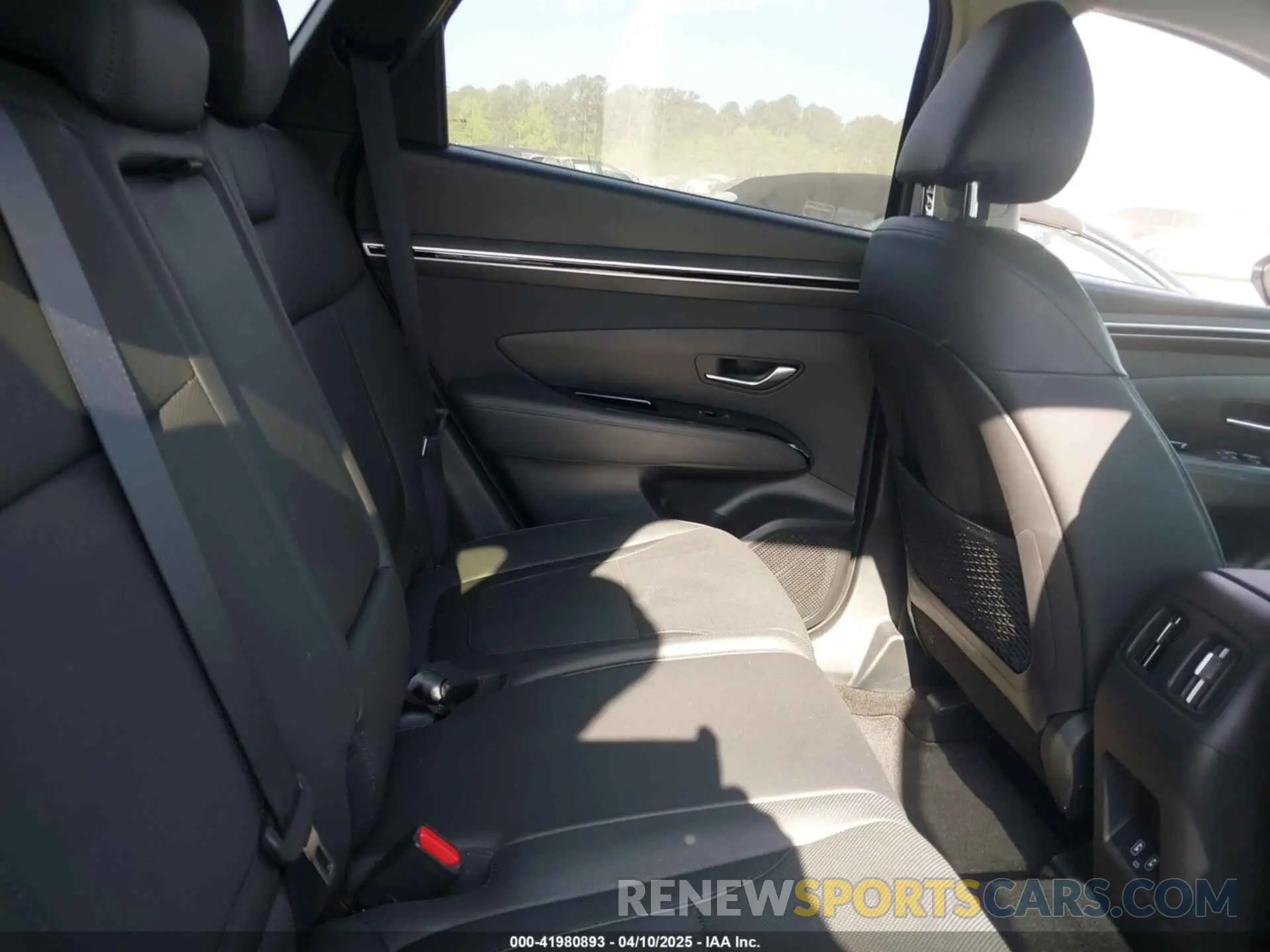 8 Photograph of a damaged car 5NMJECAE1NH096892 HYUNDAI TUCSON 2022