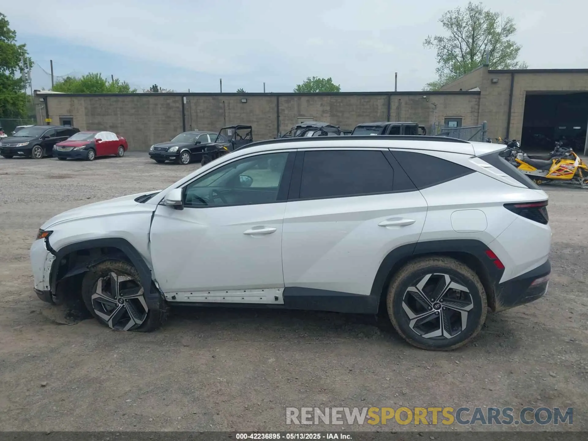 15 Photograph of a damaged car 5NMJECAE2NH103526 HYUNDAI TUCSON 2022