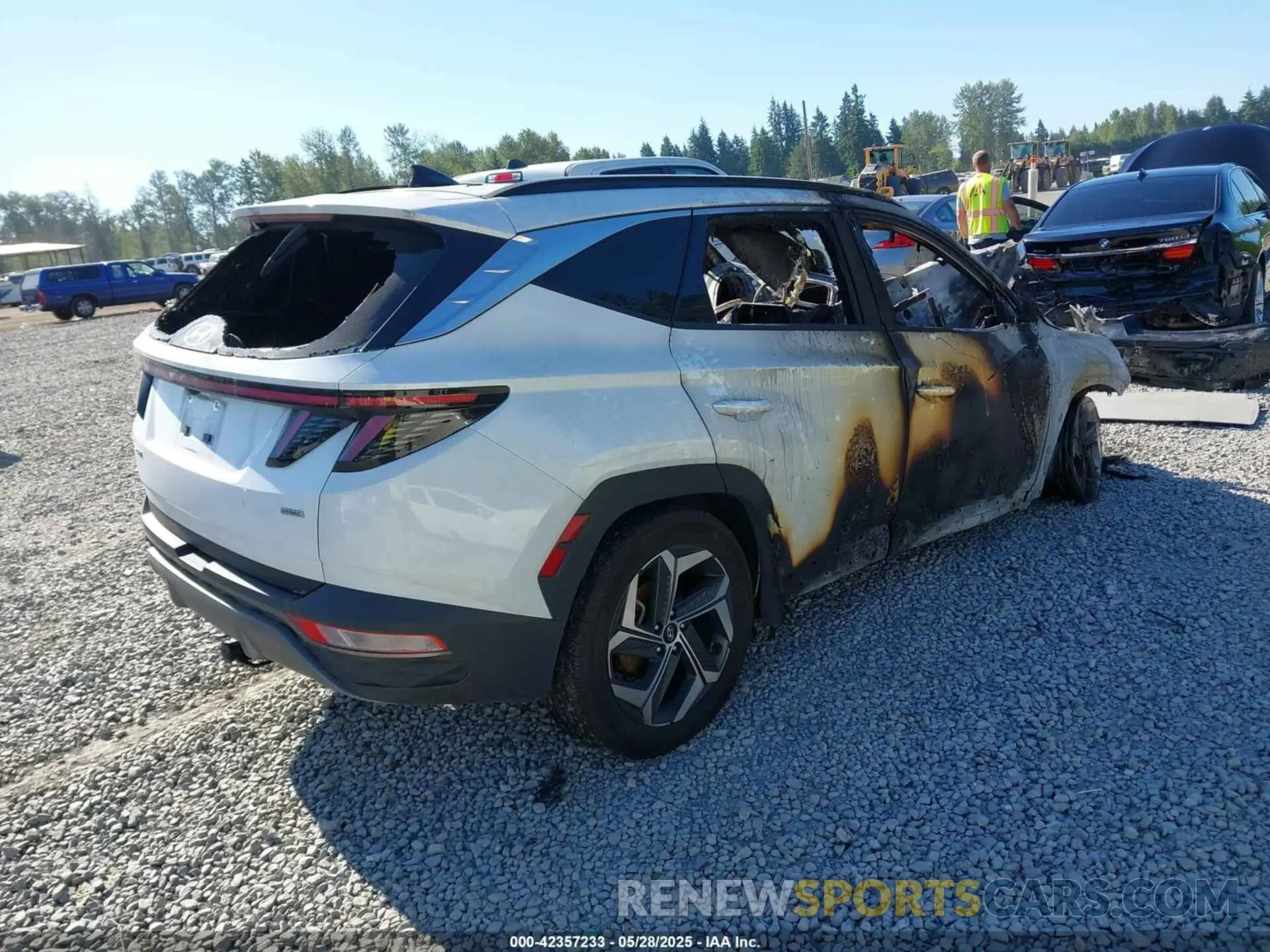 4 Photograph of a damaged car 5NMJECAE5NH114388 HYUNDAI TUCSON 2022