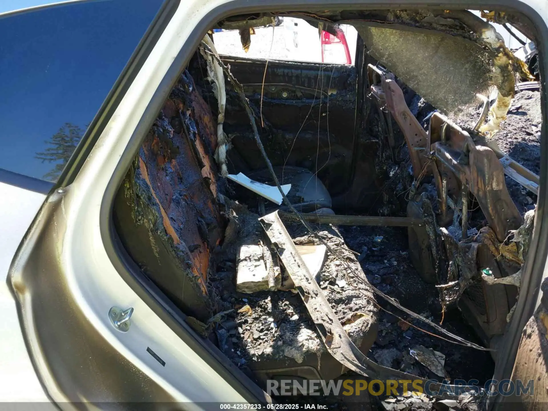 8 Photograph of a damaged car 5NMJECAE5NH114388 HYUNDAI TUCSON 2022
