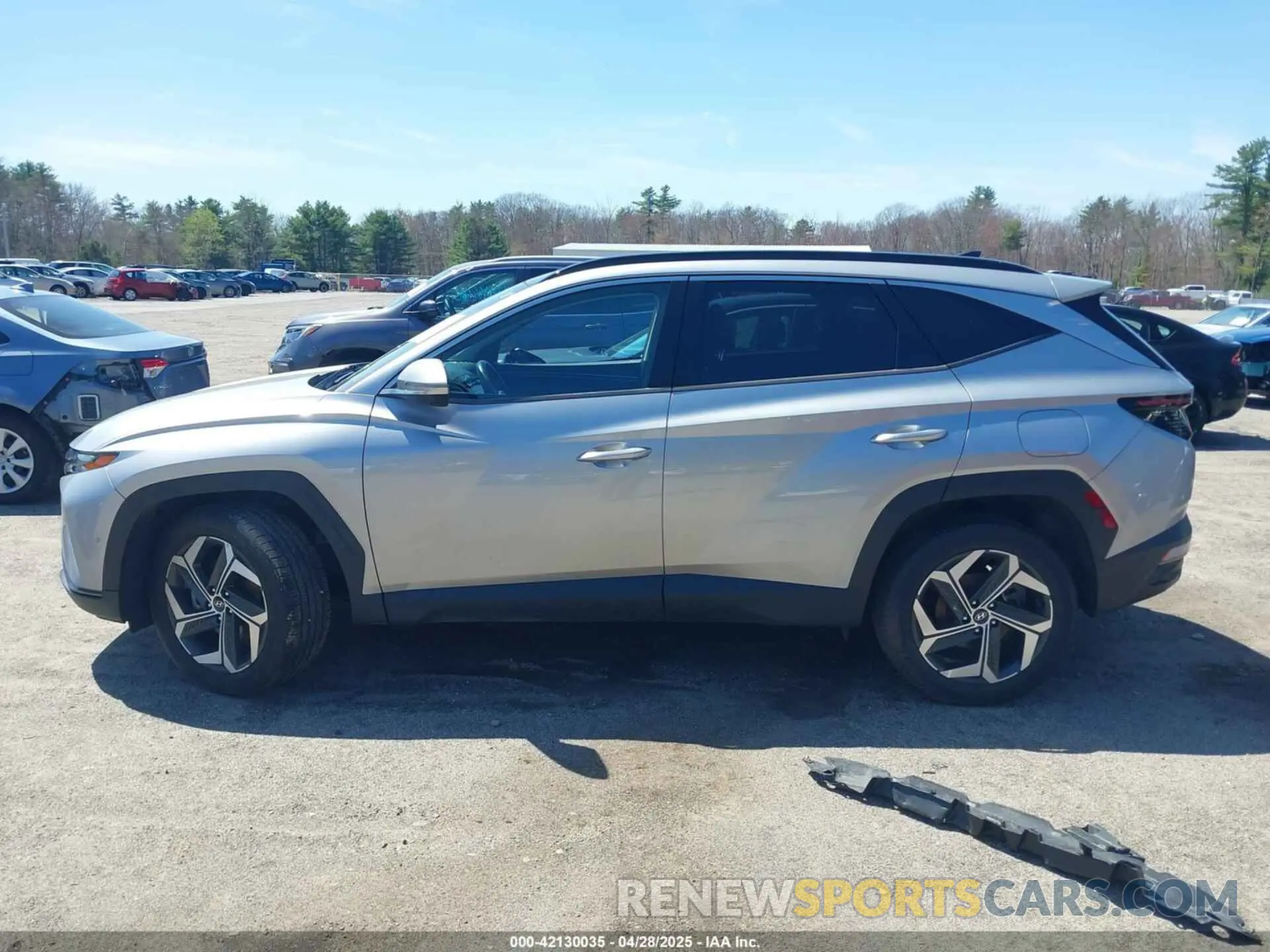 14 Photograph of a damaged car 5NMJECAE8NH019405 HYUNDAI TUCSON 2022