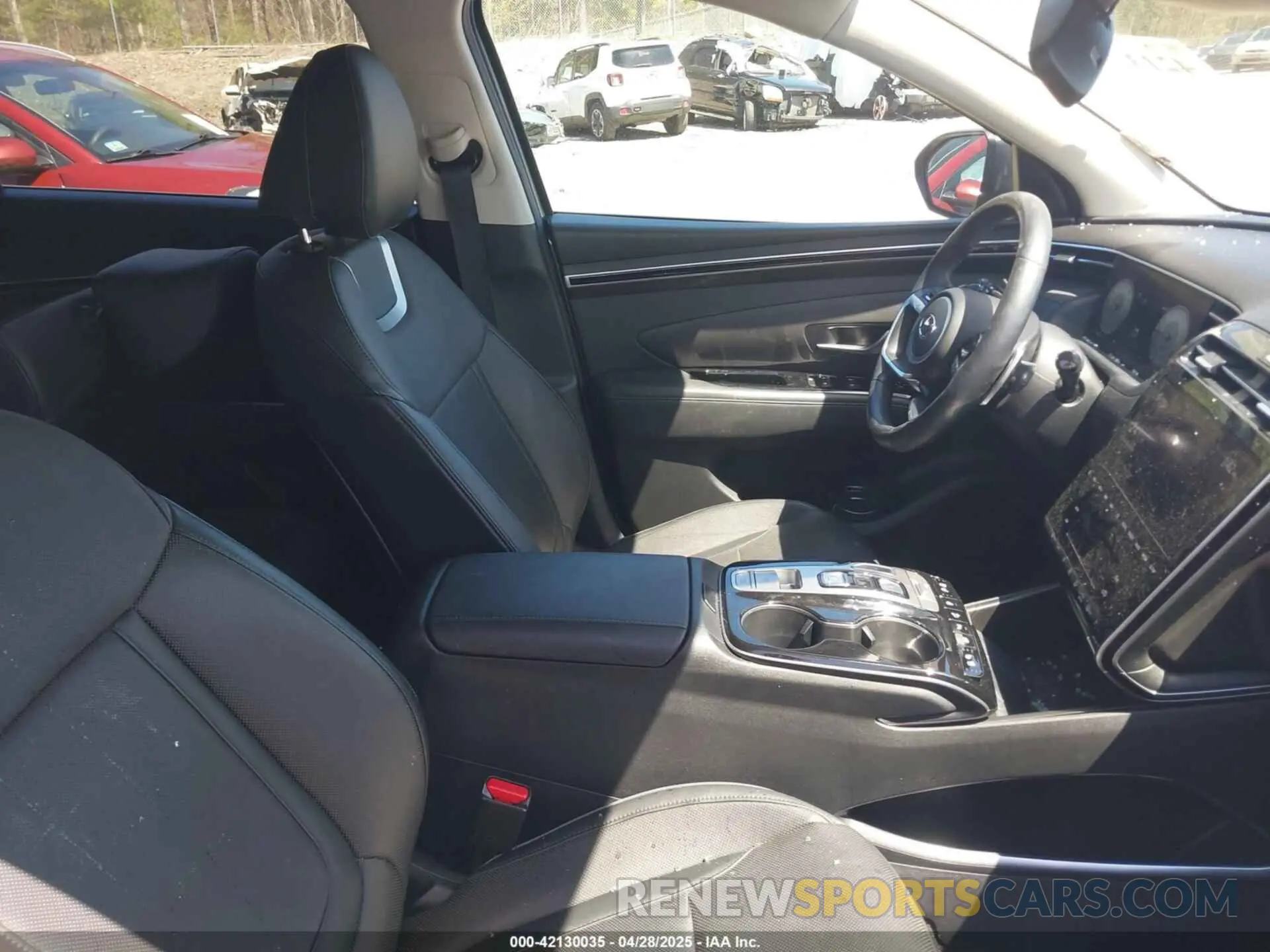 5 Photograph of a damaged car 5NMJECAE8NH019405 HYUNDAI TUCSON 2022