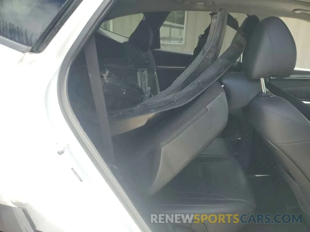 11 Photograph of a damaged car 5NMJECAE8NH055644 HYUNDAI TUCSON 2022