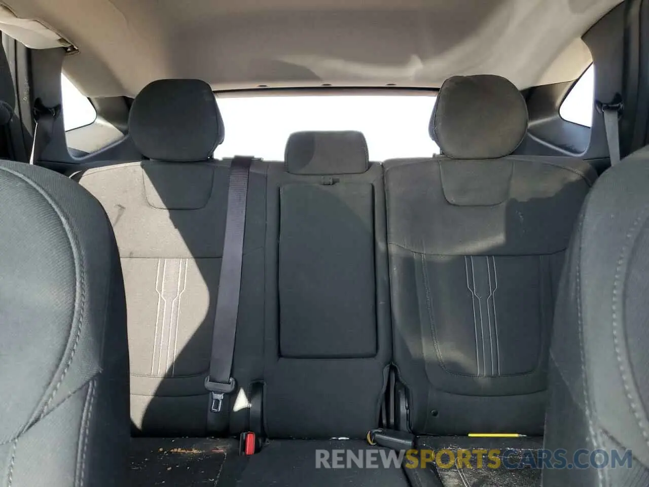 10 Photograph of a damaged car 5NMJF3AE0NH002143 HYUNDAI TUCSON 2022