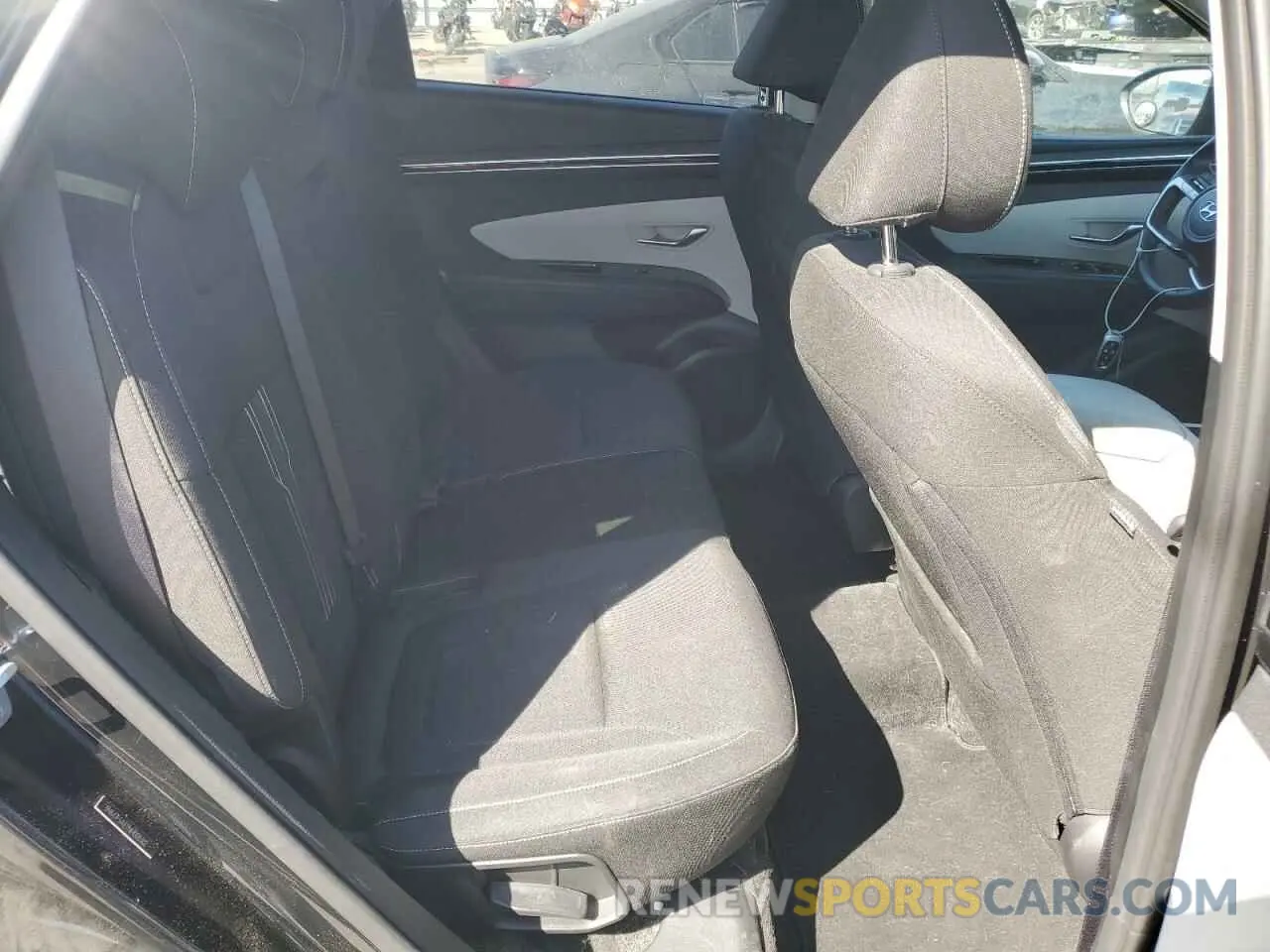 11 Photograph of a damaged car 5NMJF3AE2NH008302 HYUNDAI TUCSON 2022