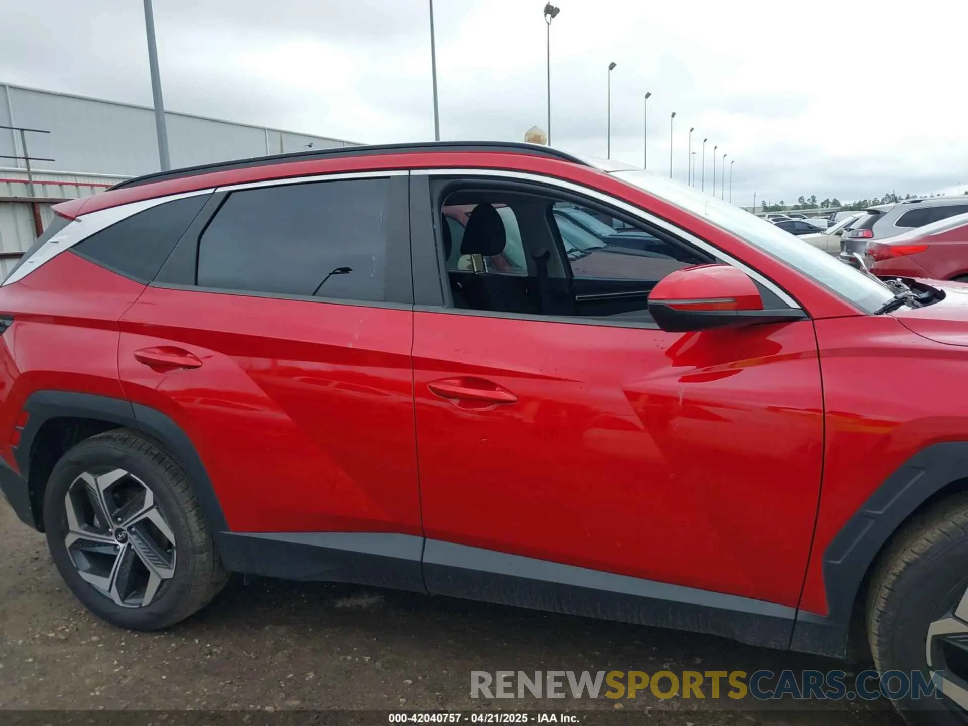 13 Photograph of a damaged car 5NMJF3AE2NH063462 HYUNDAI TUCSON 2022