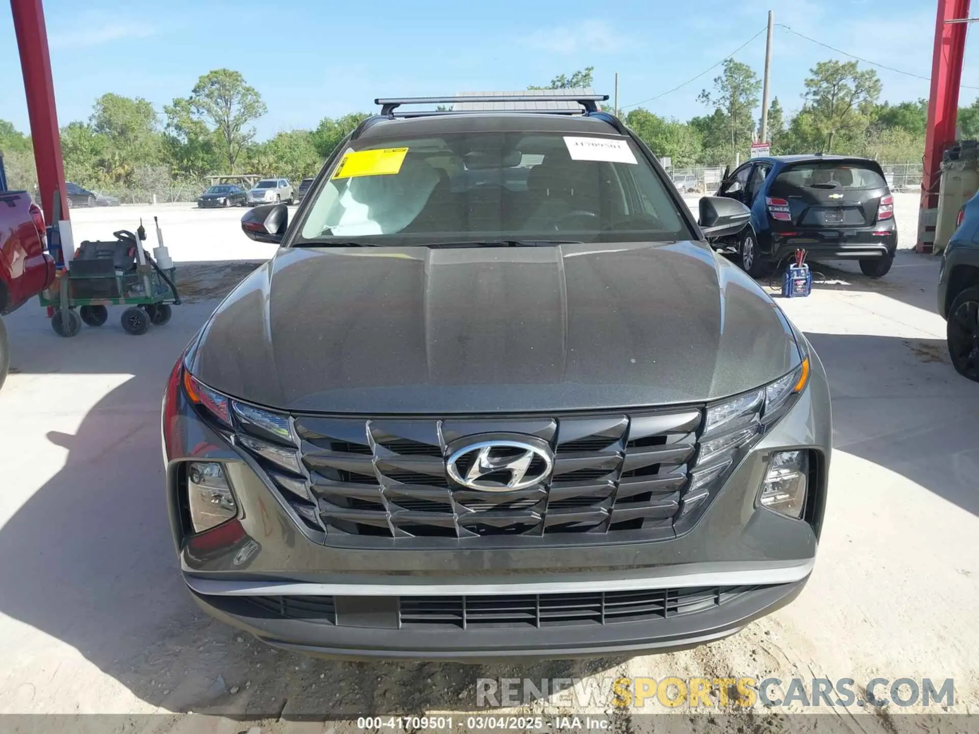 12 Photograph of a damaged car 5NMJF3AE2NH157468 HYUNDAI TUCSON 2022