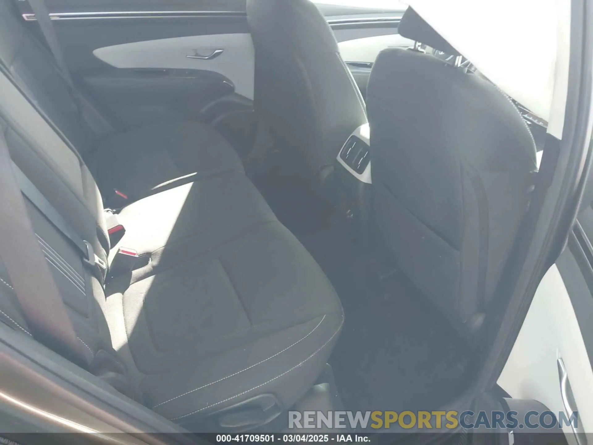 8 Photograph of a damaged car 5NMJF3AE2NH157468 HYUNDAI TUCSON 2022
