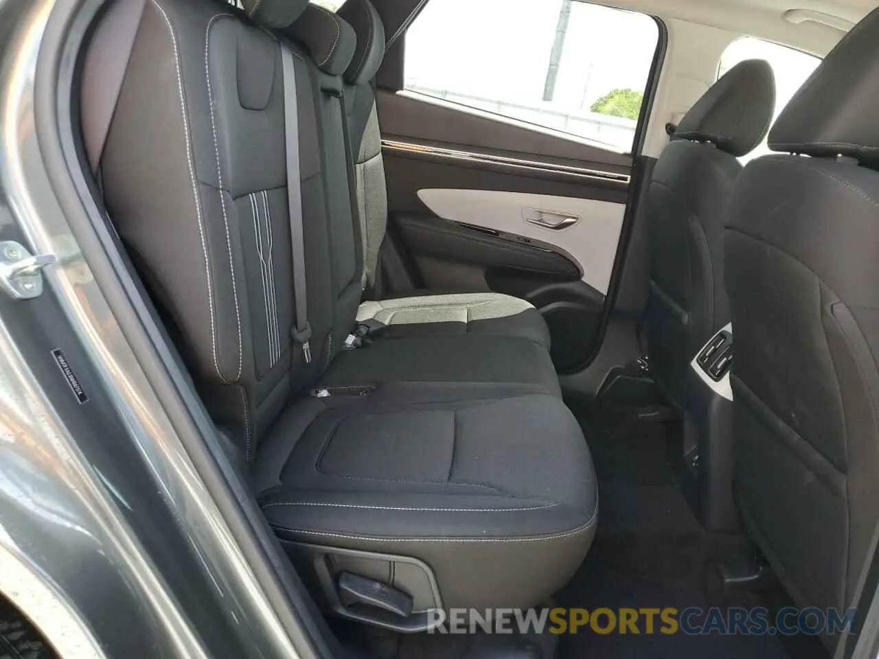11 Photograph of a damaged car 5NMJF3AE3NH067374 HYUNDAI TUCSON 2022