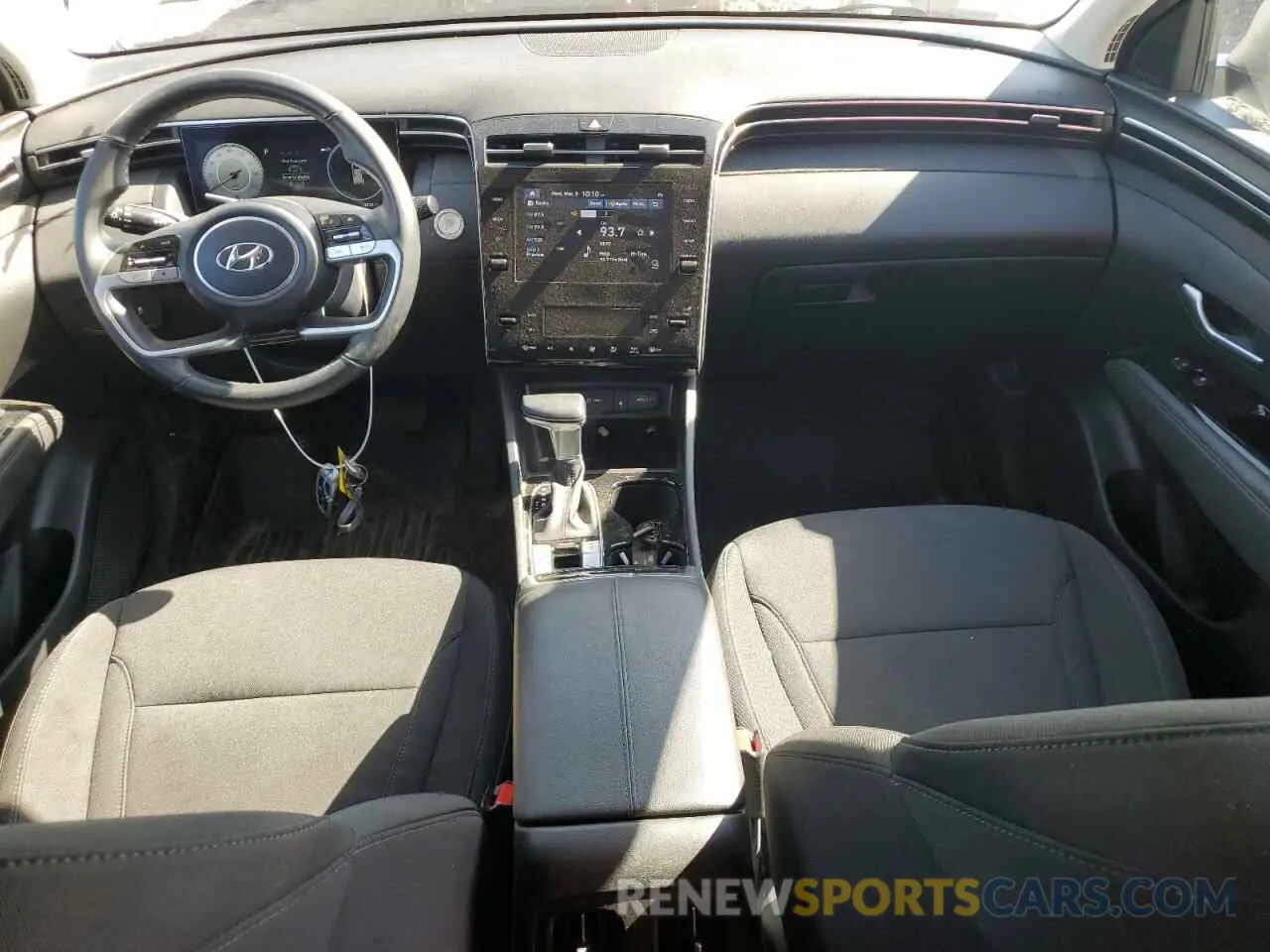 8 Photograph of a damaged car 5NMJF3AE5NH096147 HYUNDAI TUCSON 2022