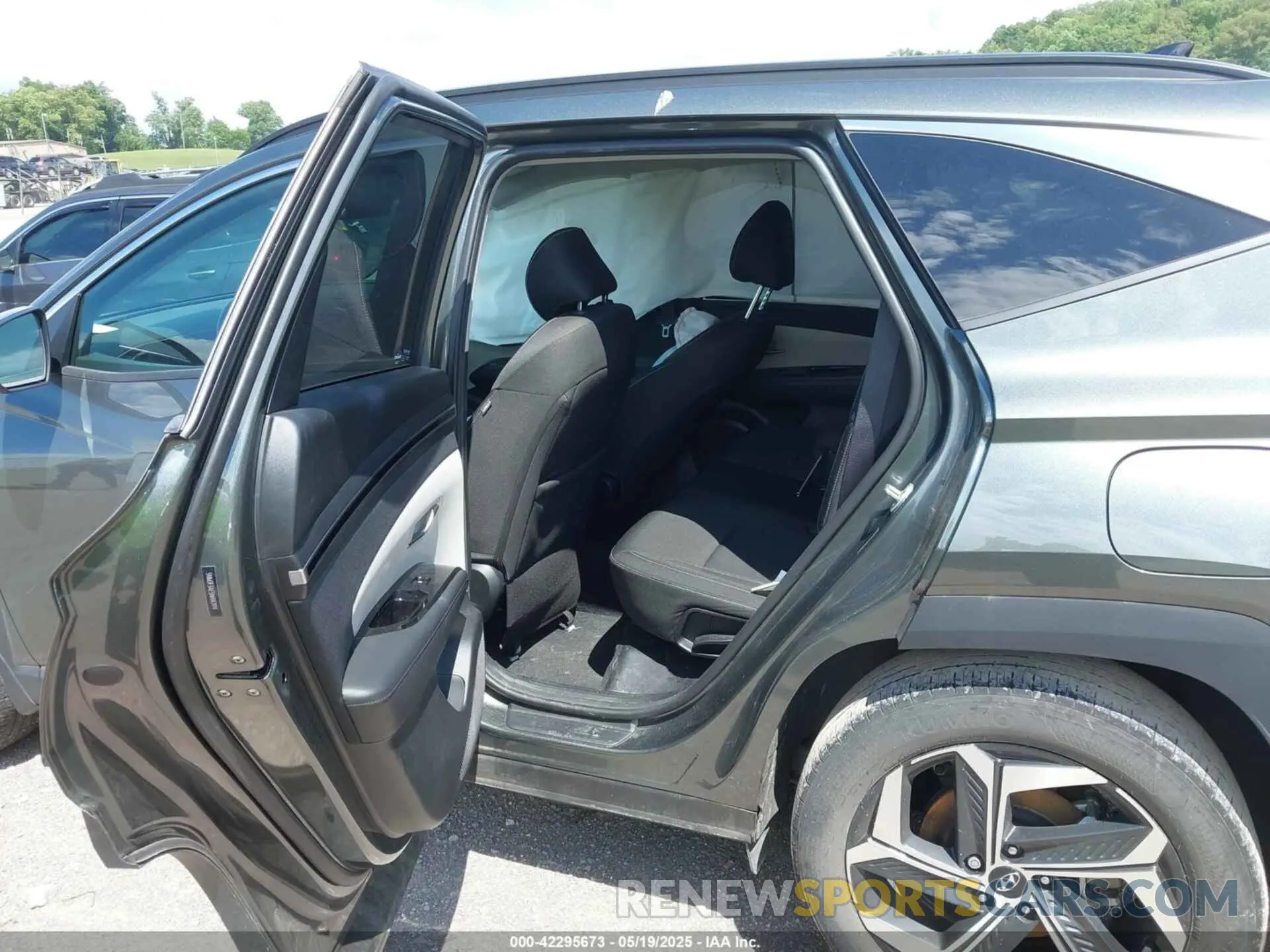 8 Photograph of a damaged car 5NMJF3AE5NH142494 HYUNDAI TUCSON 2022
