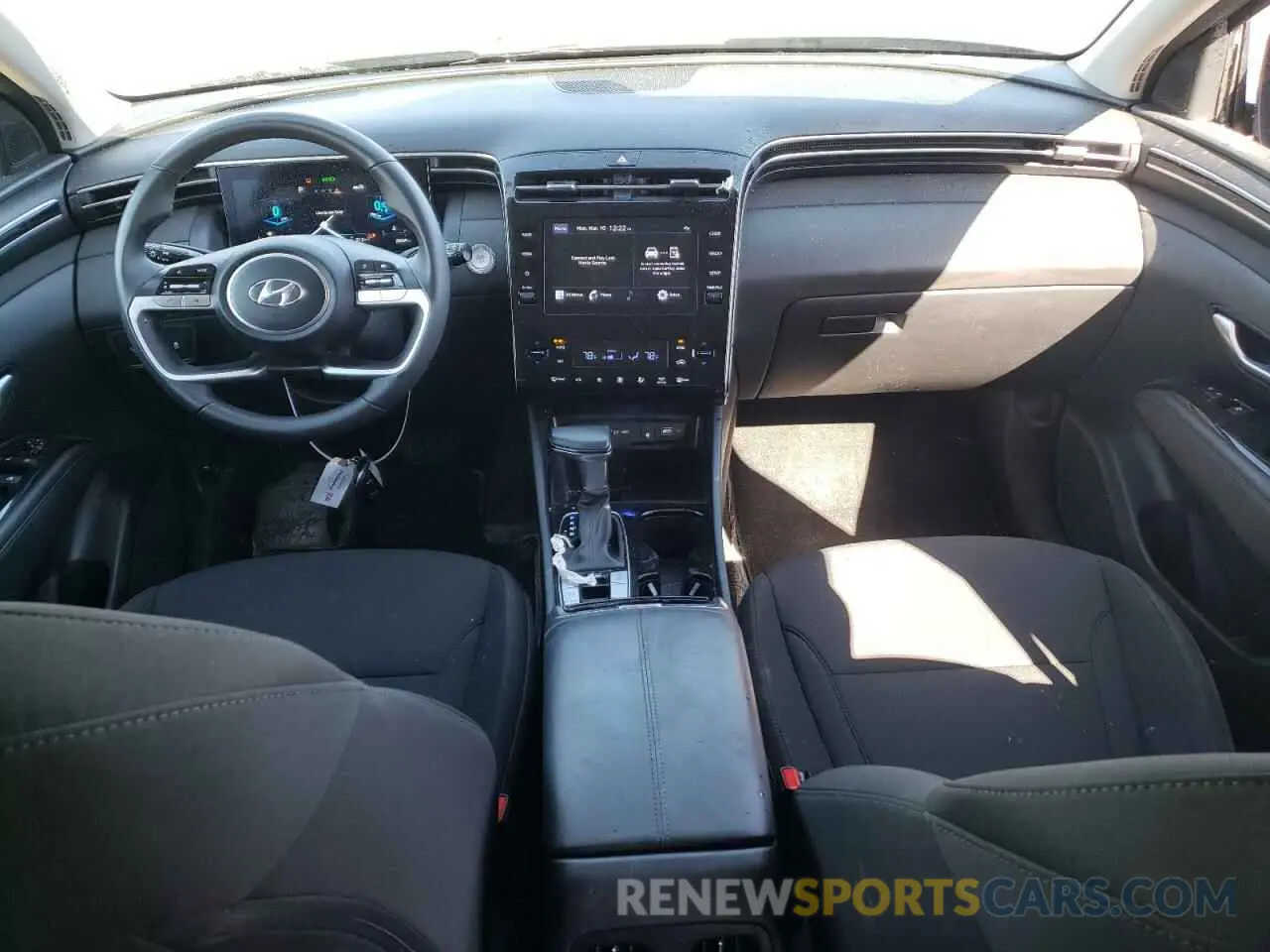 8 Photograph of a damaged car 5NMJF3AE6NH128992 HYUNDAI TUCSON 2022