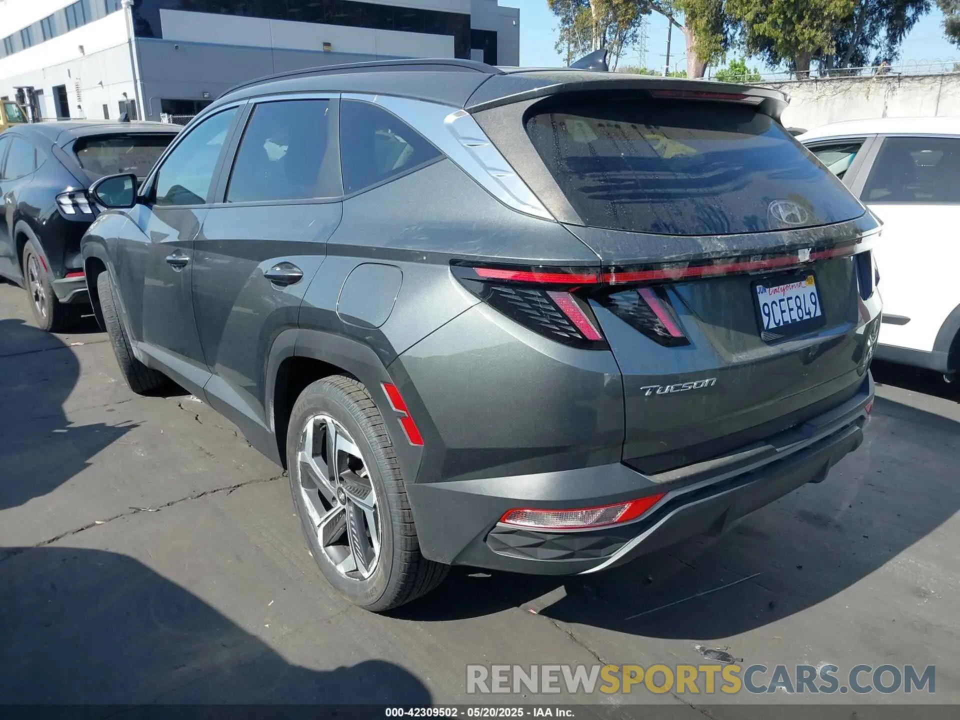 3 Photograph of a damaged car 5NMJF3AE6NH133724 HYUNDAI TUCSON 2022