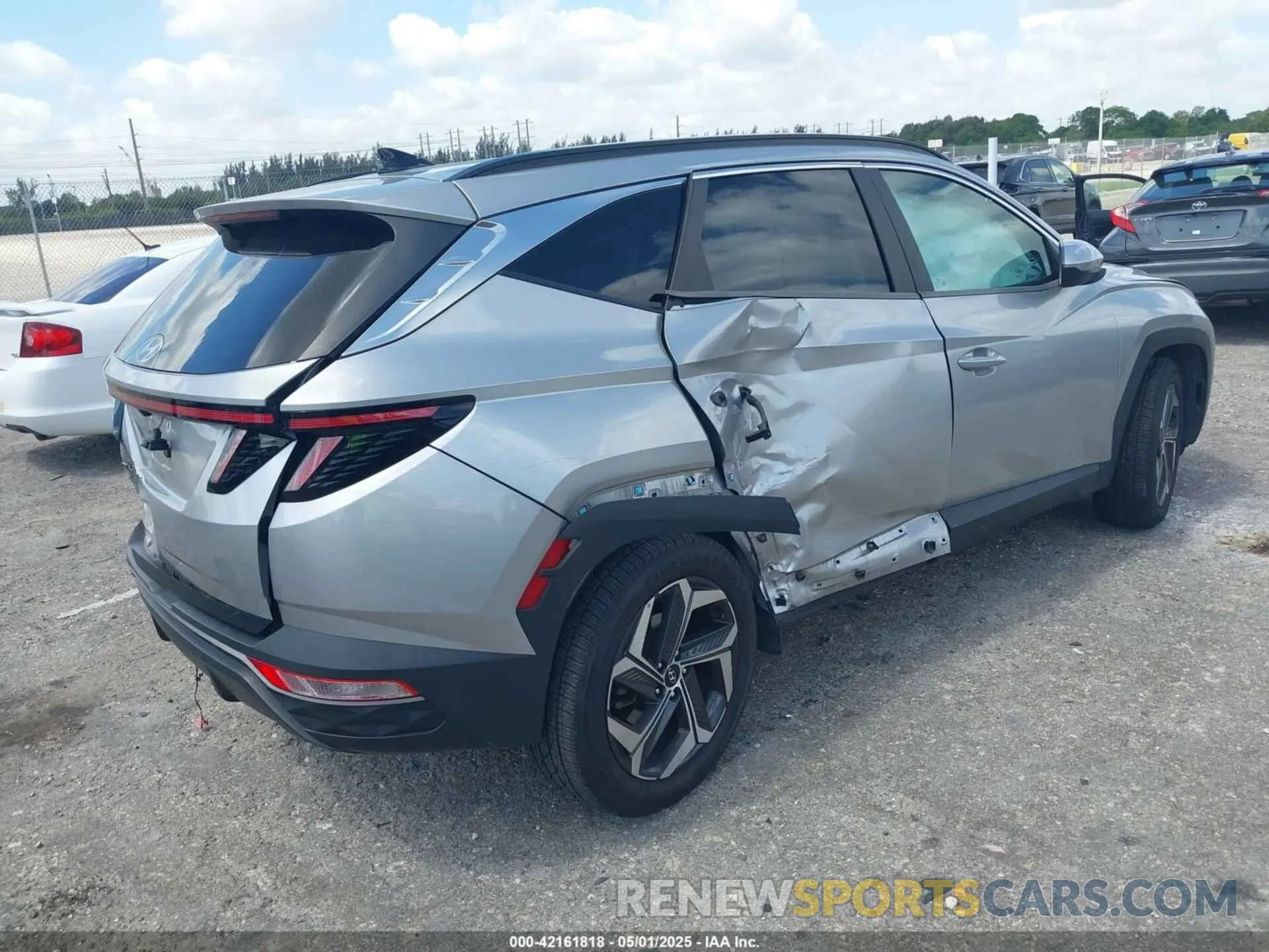 4 Photograph of a damaged car 5NMJF3AE7NH007789 HYUNDAI TUCSON 2022