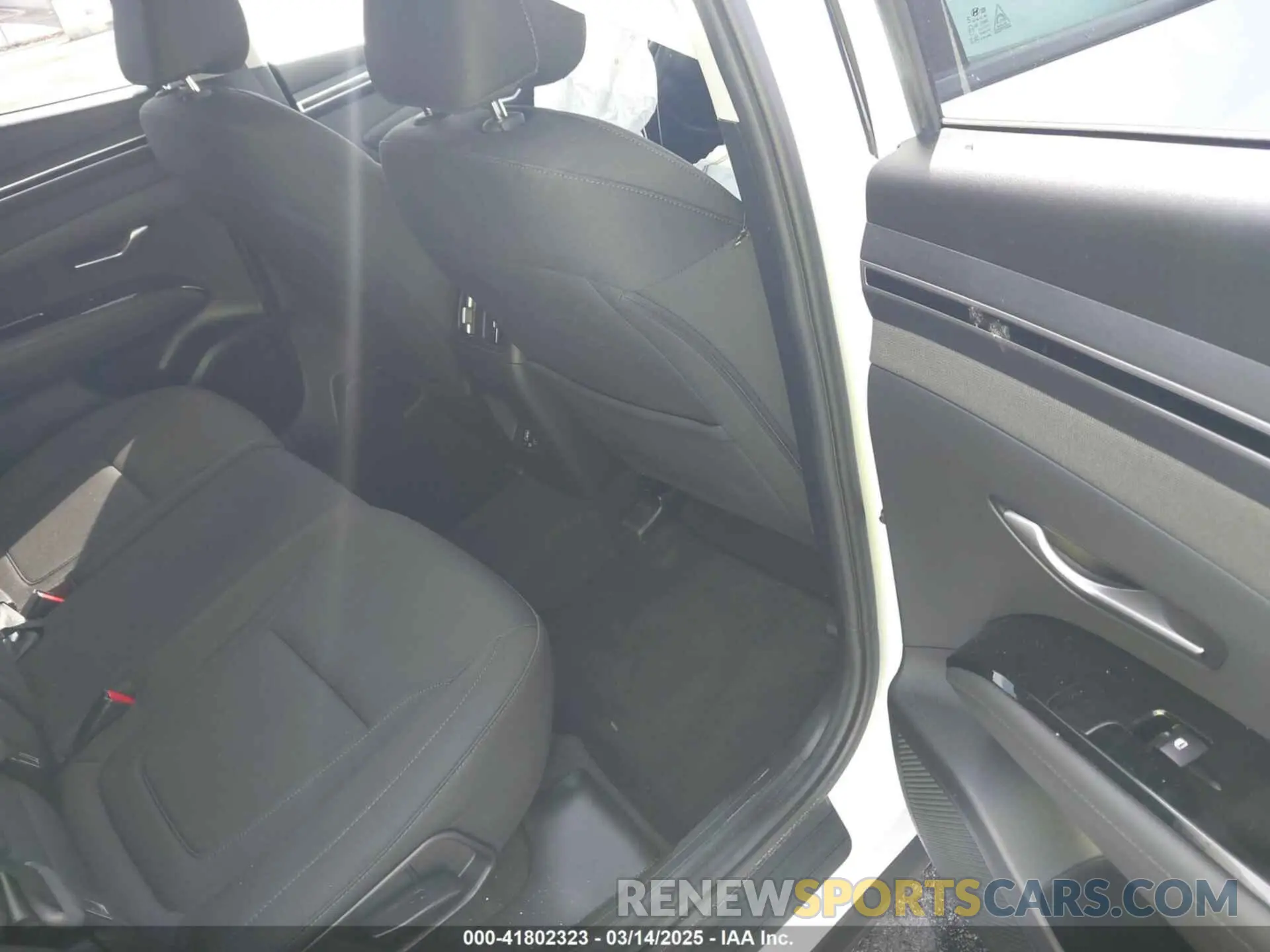 8 Photograph of a damaged car 5NMJF3AE7NH109495 HYUNDAI TUCSON 2022