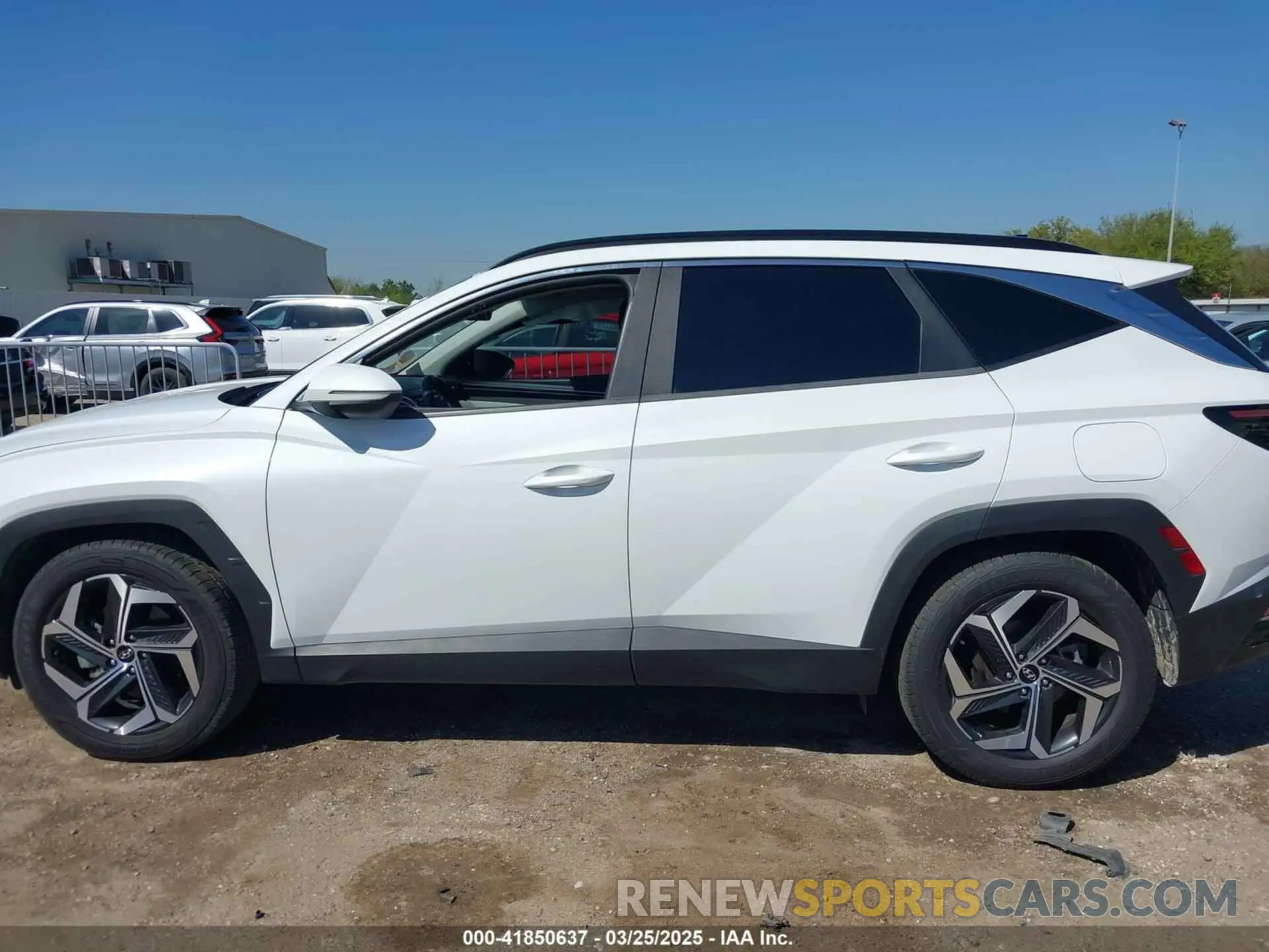 14 Photograph of a damaged car 5NMJF3AE8NH080685 HYUNDAI TUCSON 2022