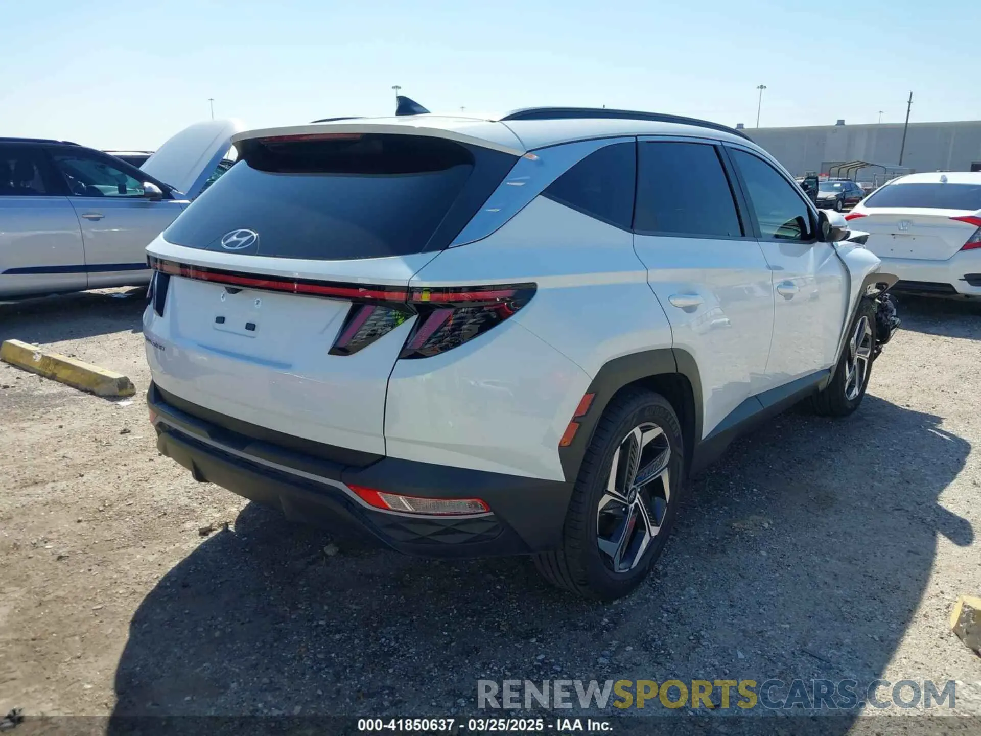 4 Photograph of a damaged car 5NMJF3AE8NH080685 HYUNDAI TUCSON 2022