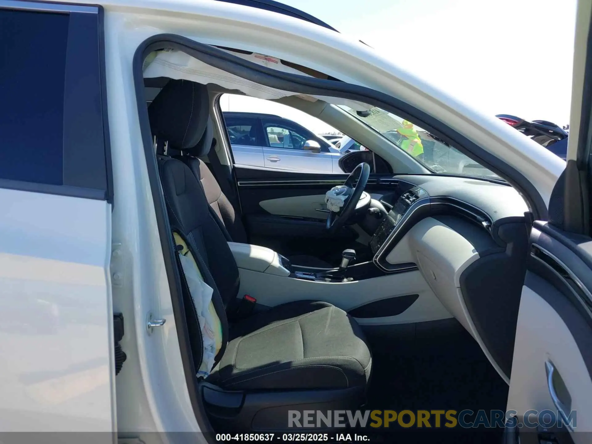 5 Photograph of a damaged car 5NMJF3AE8NH080685 HYUNDAI TUCSON 2022
