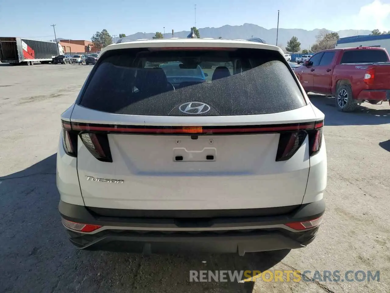 6 Photograph of a damaged car 5NMJF3AE9NH002237 HYUNDAI TUCSON 2022