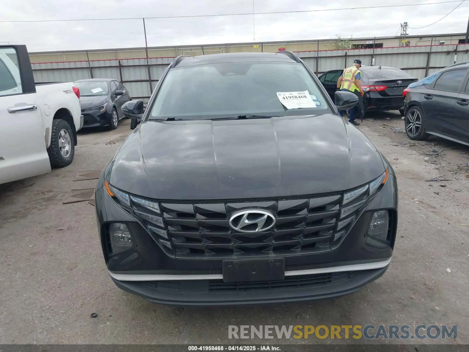 13 Photograph of a damaged car 5NMJF3AE9NH007275 HYUNDAI TUCSON 2022