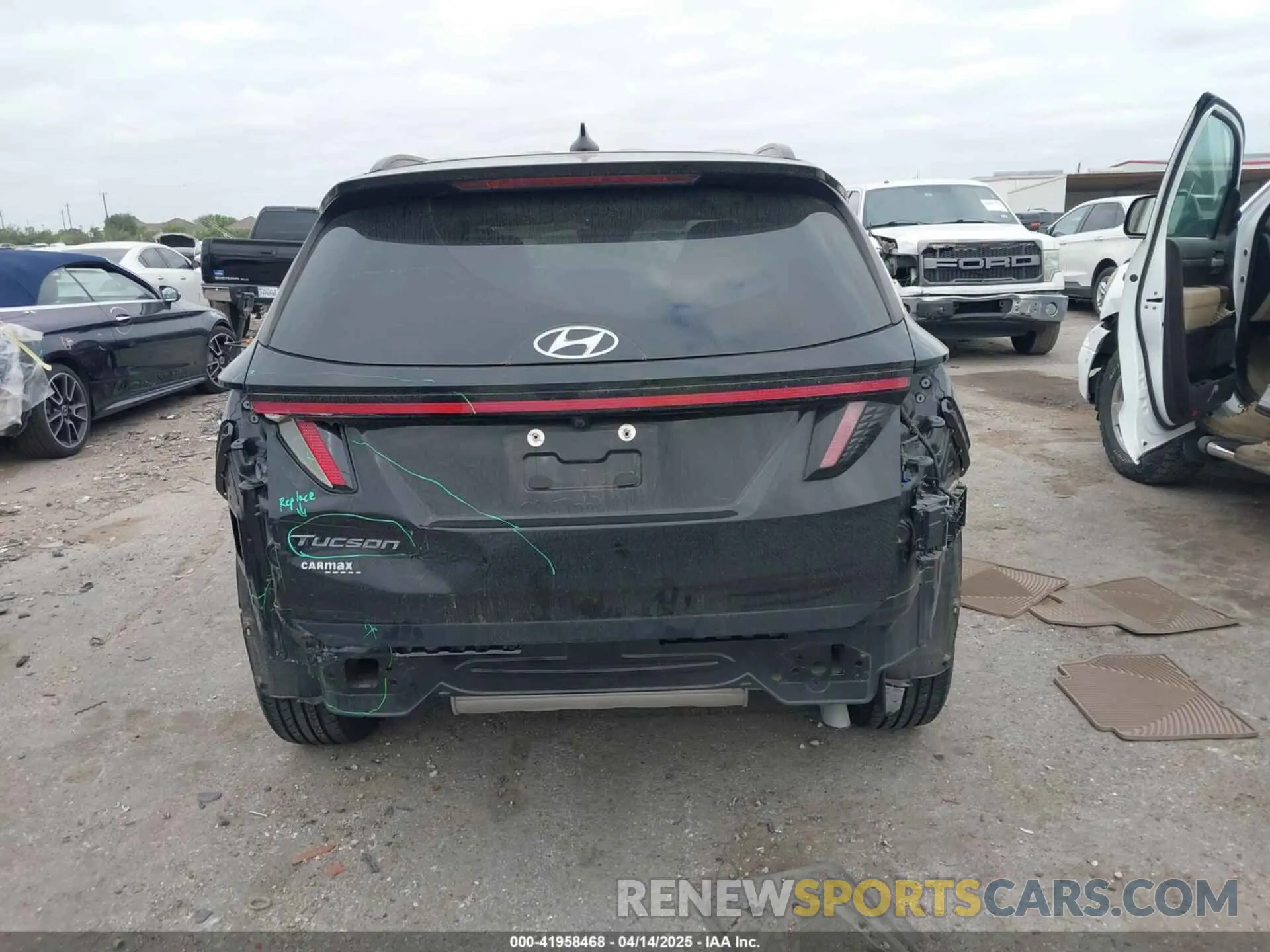 17 Photograph of a damaged car 5NMJF3AE9NH007275 HYUNDAI TUCSON 2022