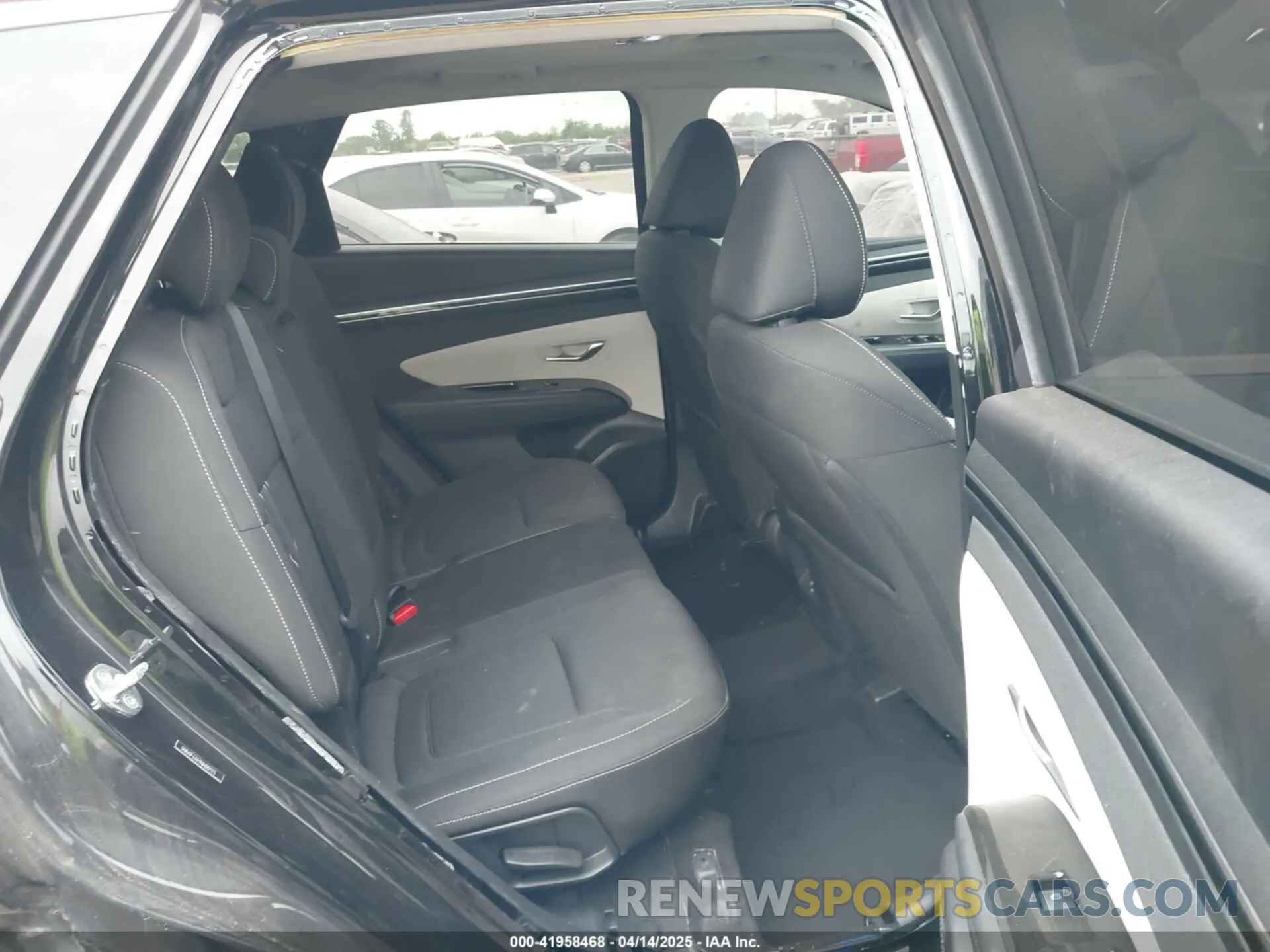 8 Photograph of a damaged car 5NMJF3AE9NH007275 HYUNDAI TUCSON 2022
