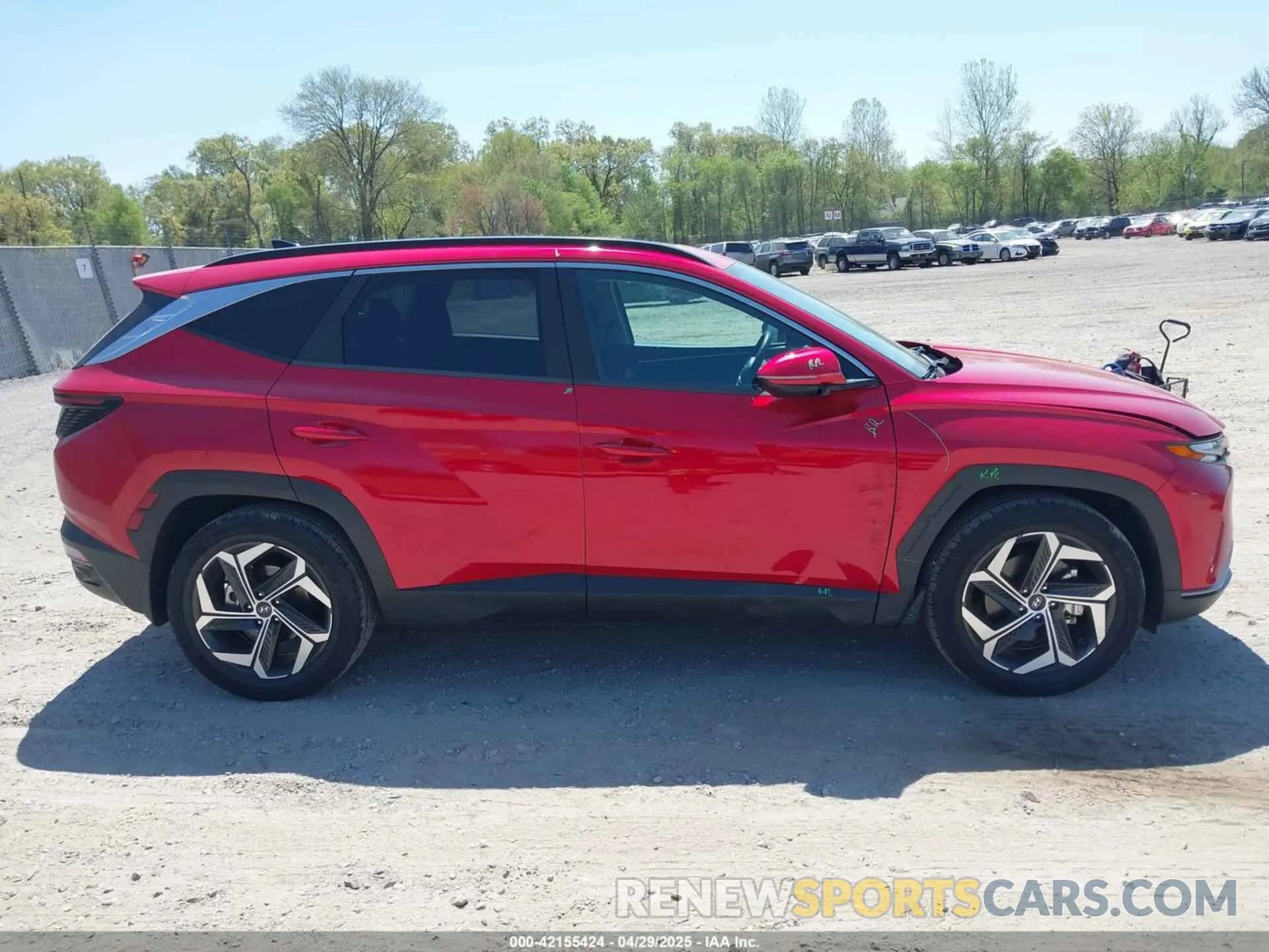 13 Photograph of a damaged car 5NMJF3AE9NH042687 HYUNDAI TUCSON 2022