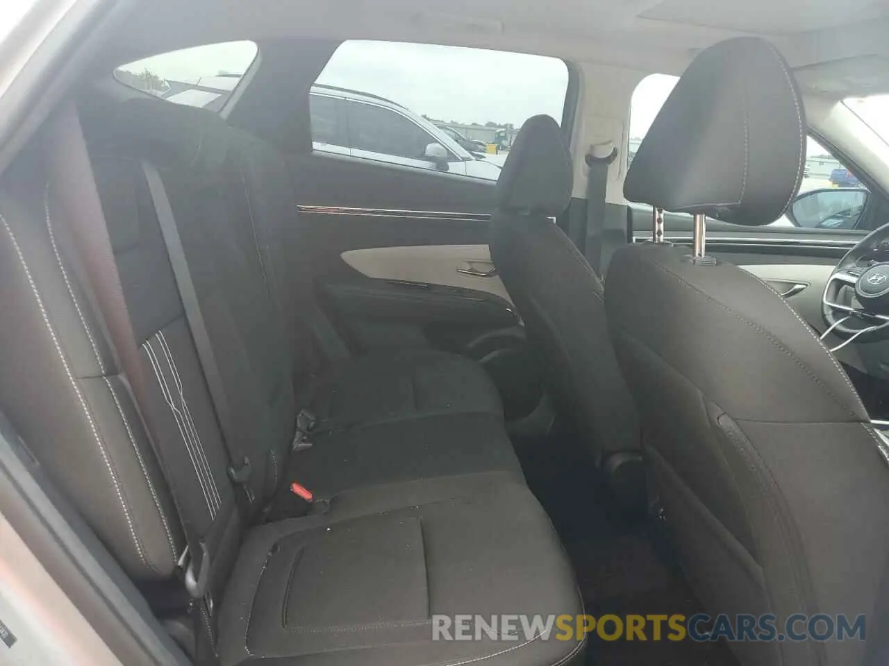 11 Photograph of a damaged car 5NMJF3AE9NH061420 HYUNDAI TUCSON 2022