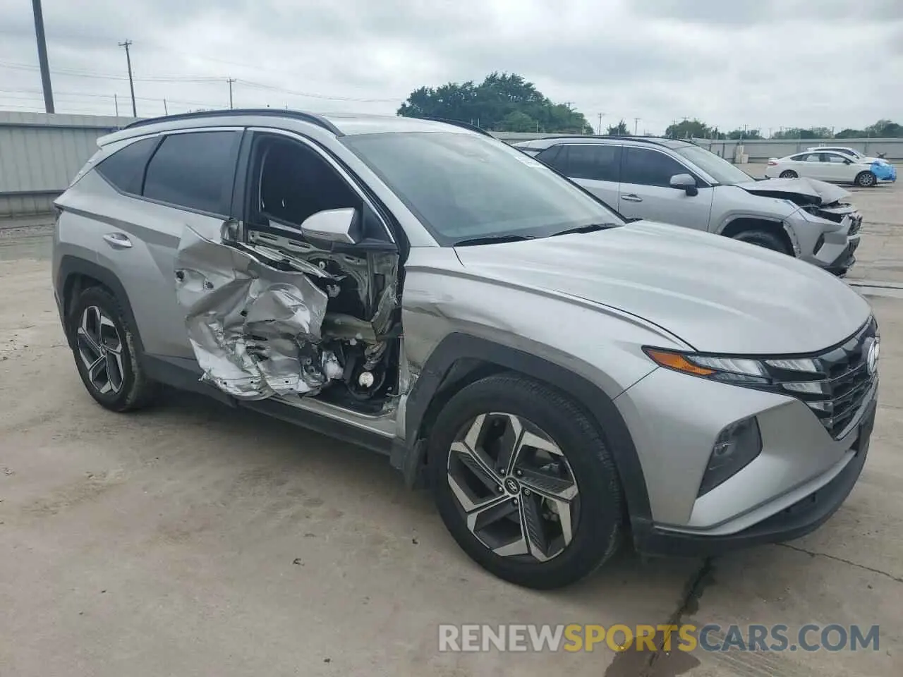 4 Photograph of a damaged car 5NMJF3AE9NH061420 HYUNDAI TUCSON 2022