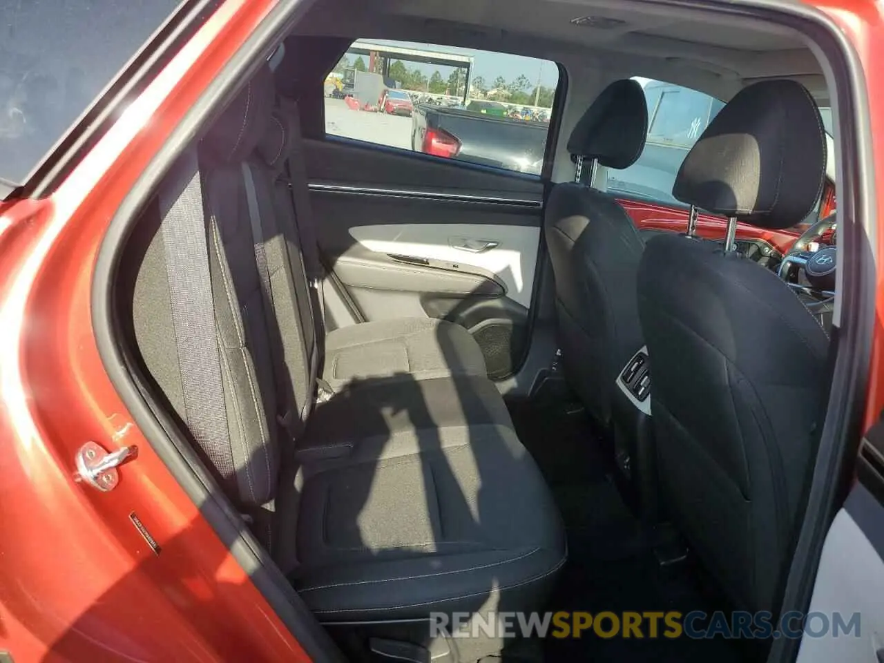 11 Photograph of a damaged car 5NMJF3AE9NH098435 HYUNDAI TUCSON 2022
