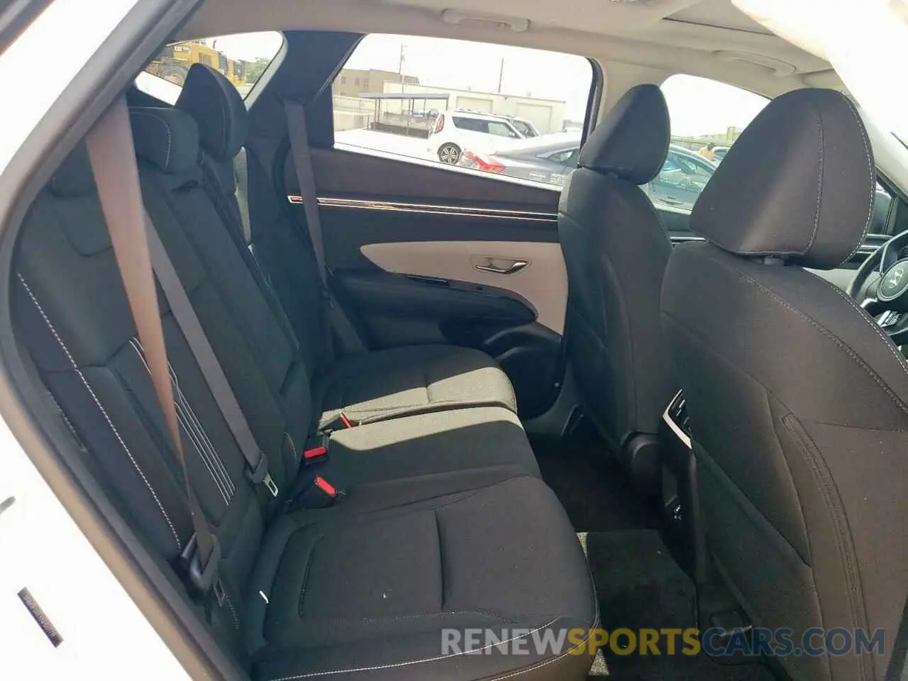11 Photograph of a damaged car 5NMJF3AEXNH069719 HYUNDAI TUCSON 2022