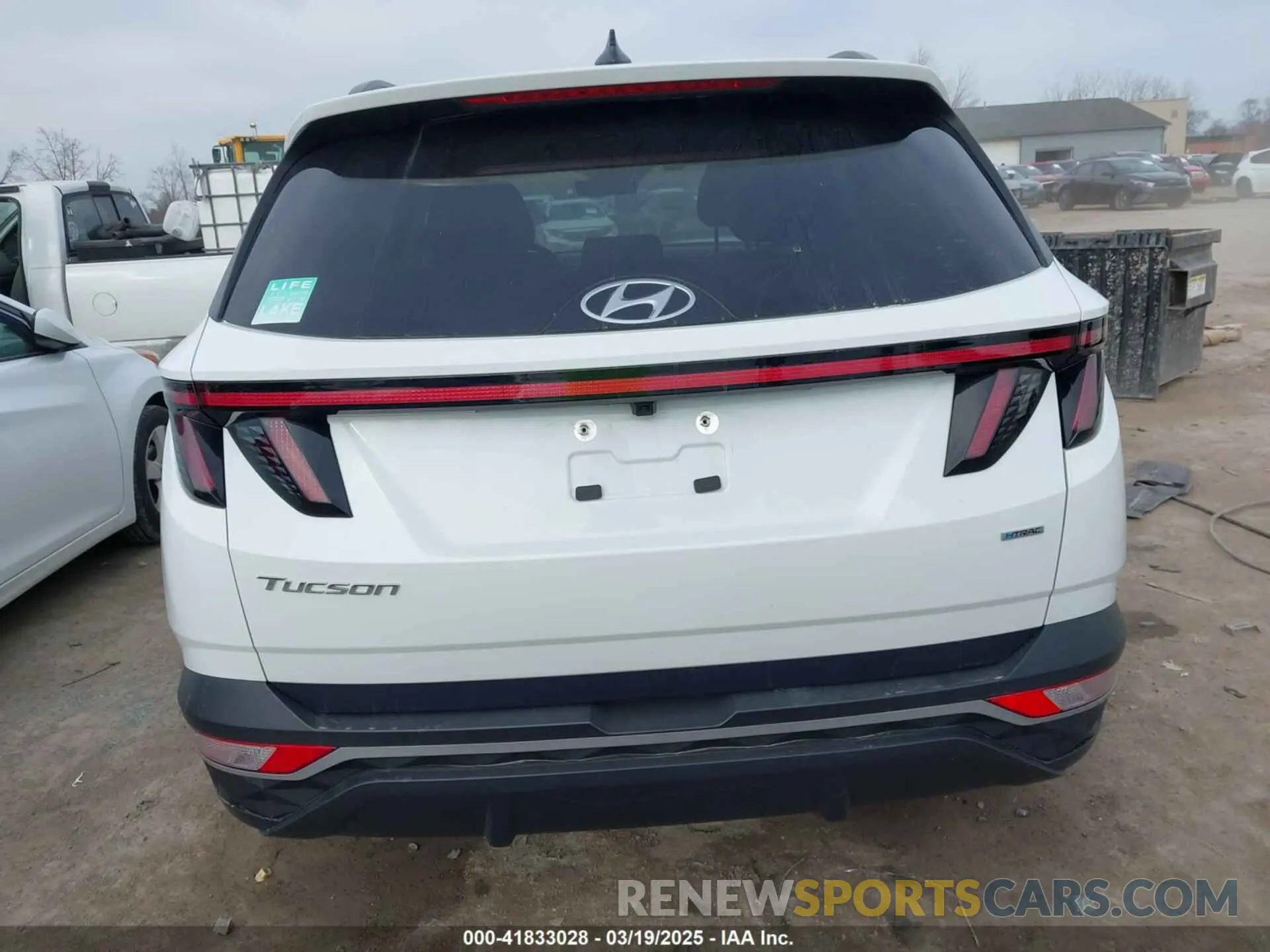17 Photograph of a damaged car 5NMJFCAE0NH035904 HYUNDAI TUCSON 2022