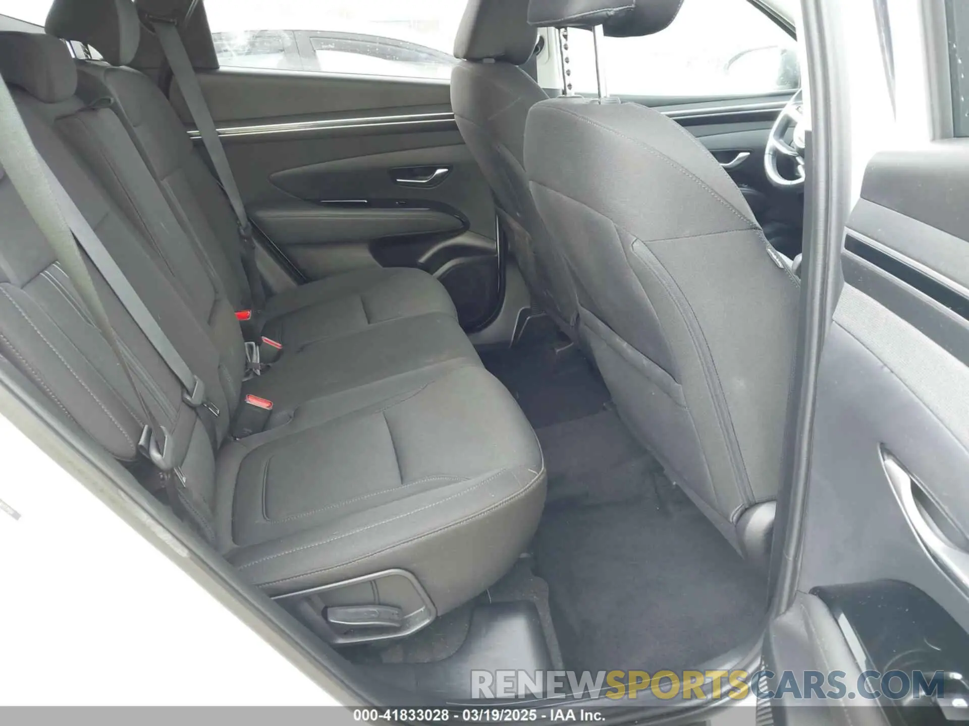 8 Photograph of a damaged car 5NMJFCAE0NH035904 HYUNDAI TUCSON 2022