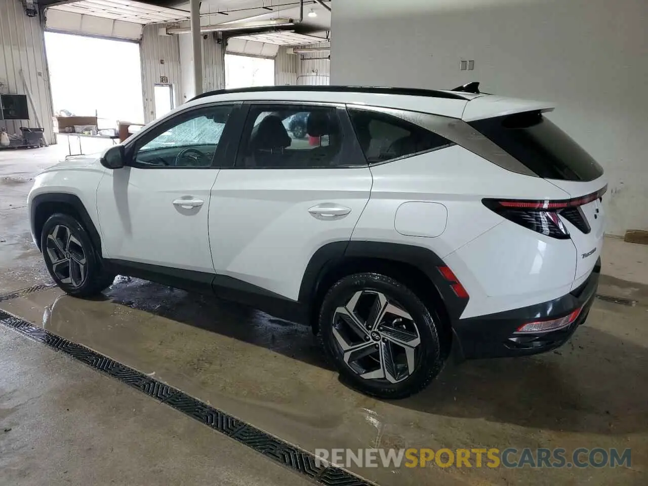 2 Photograph of a damaged car 5NMJFCAE2NH128570 HYUNDAI TUCSON 2022