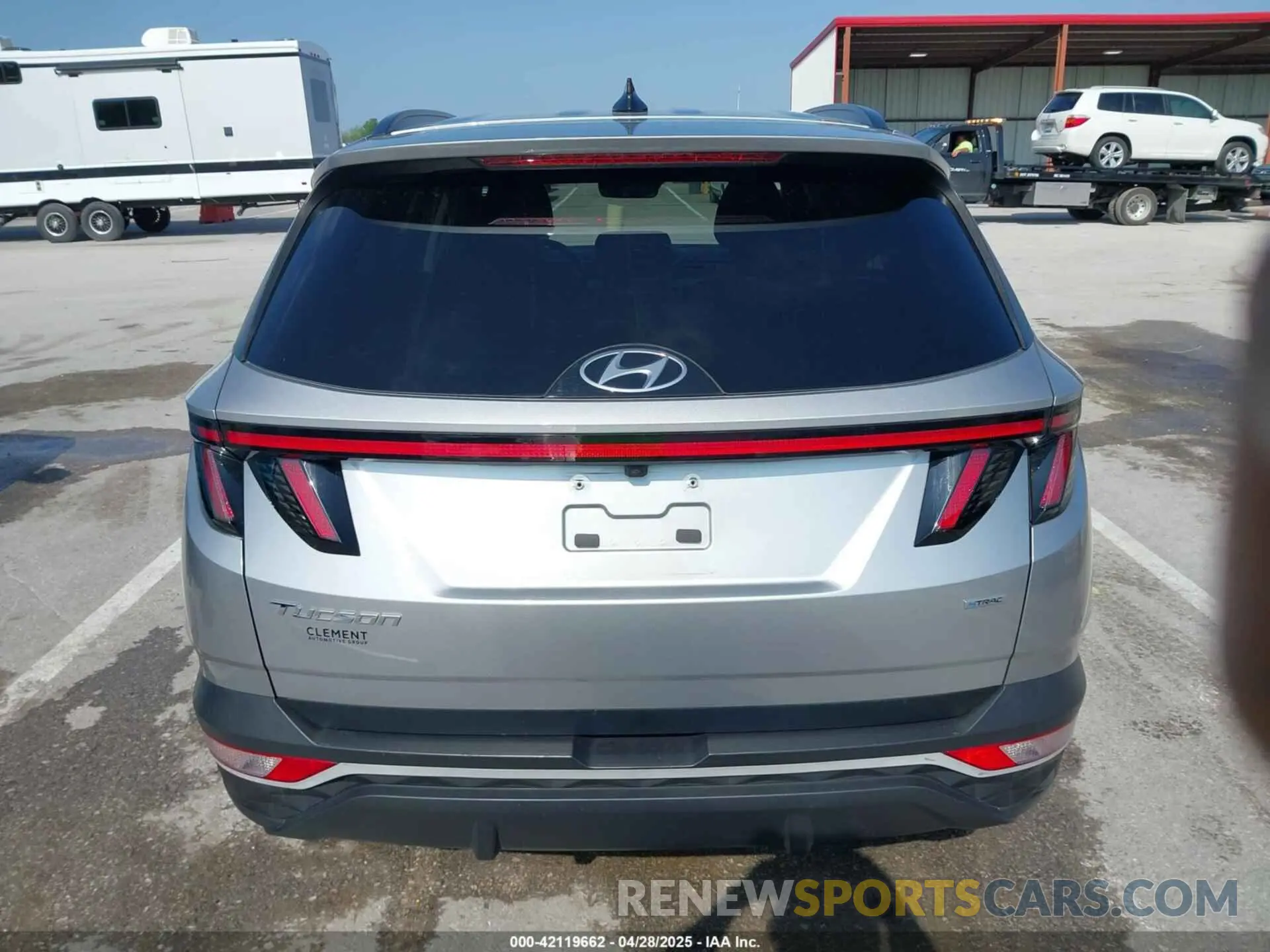 16 Photograph of a damaged car 5NMJFCAE3NH007613 HYUNDAI TUCSON 2022